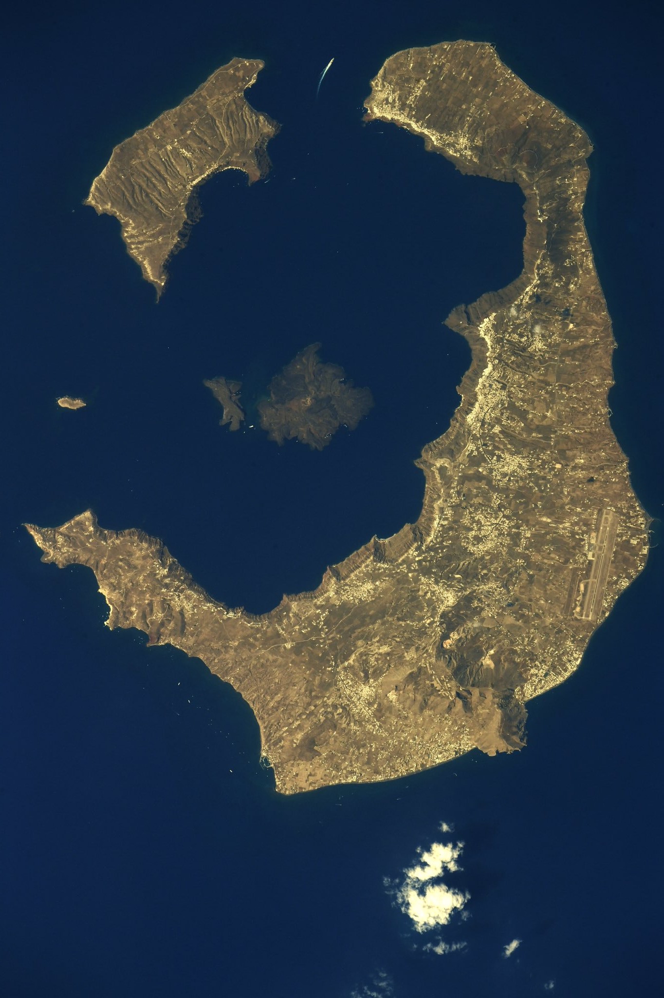 [:ja]【宇宙からの地球絶景】No.664: ギリシャのサントリーニ島🇬🇷[:en][Earthview Wonders] No.664: Santorini, Greece🇬🇷[:]