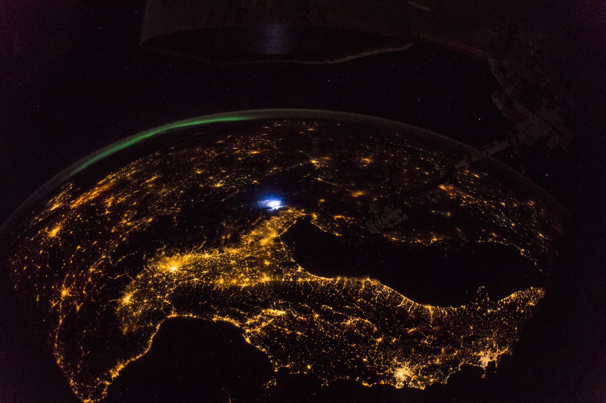 [:ja]【宇宙からの地球絶景】No.669: 夜のヨーロッパ[:en][Earthview Wonders] No.669: Night Europe[:]