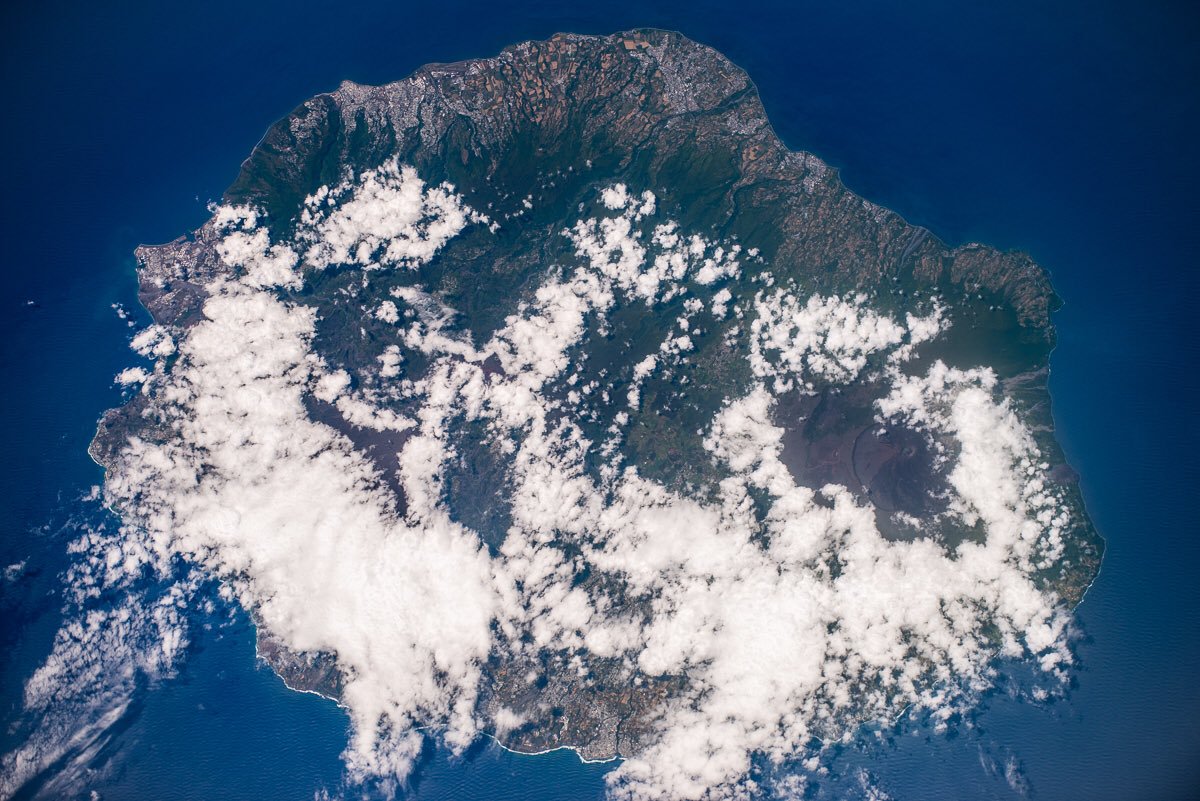 [:ja]【宇宙からの地球絶景】No.671: レユニオン島🇷🇪[:en][Earthview Wonders] No.671: Réunion Island🇷🇪[:]