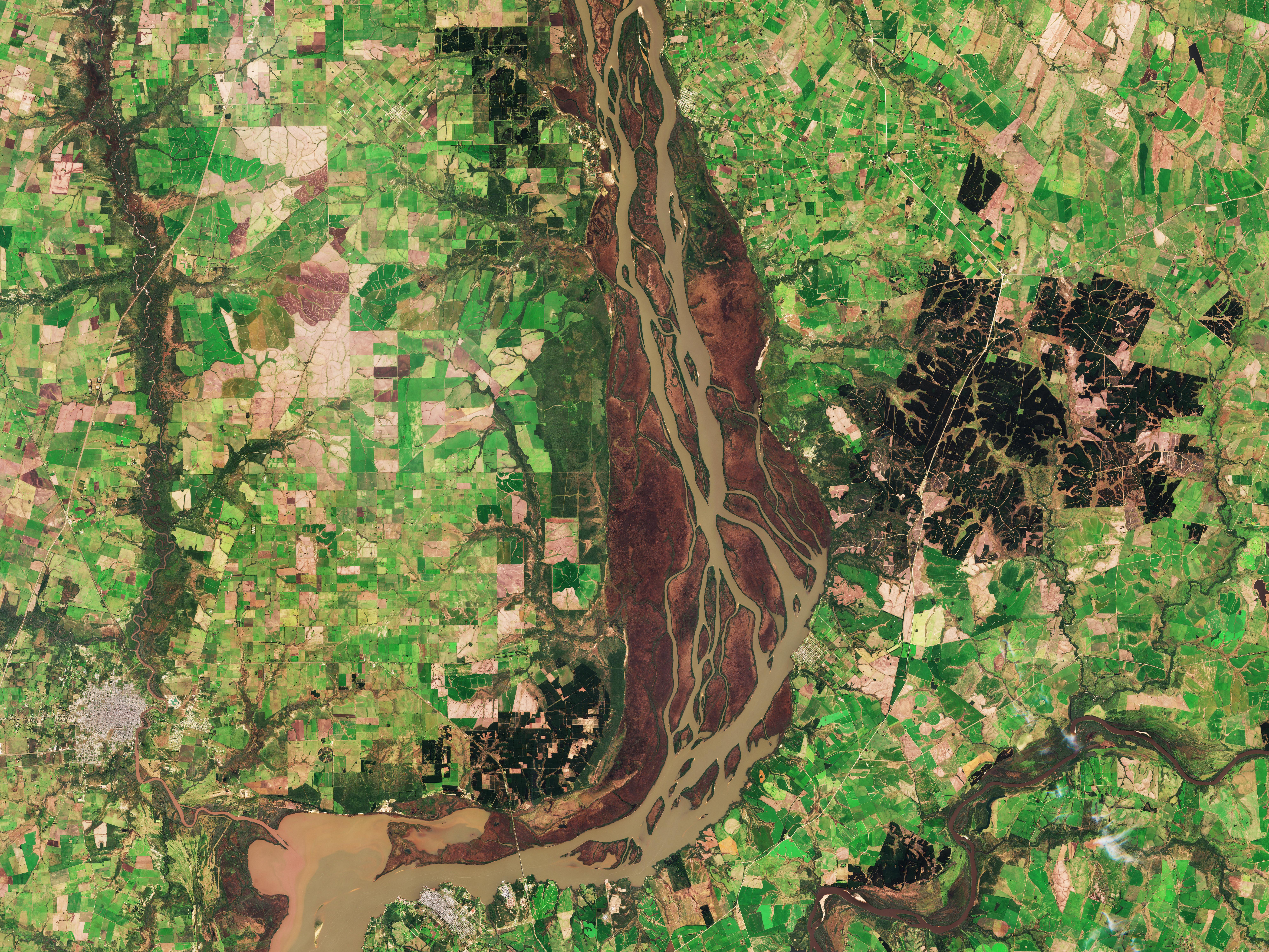 [:ja]【宇宙からの地球絶景】No.681: ウルグアイ川の下流🇺🇾🇦🇷[:en][Earthview Wonders] No.681: Uruguay River Wetlands🇺🇾🇦🇷[:]