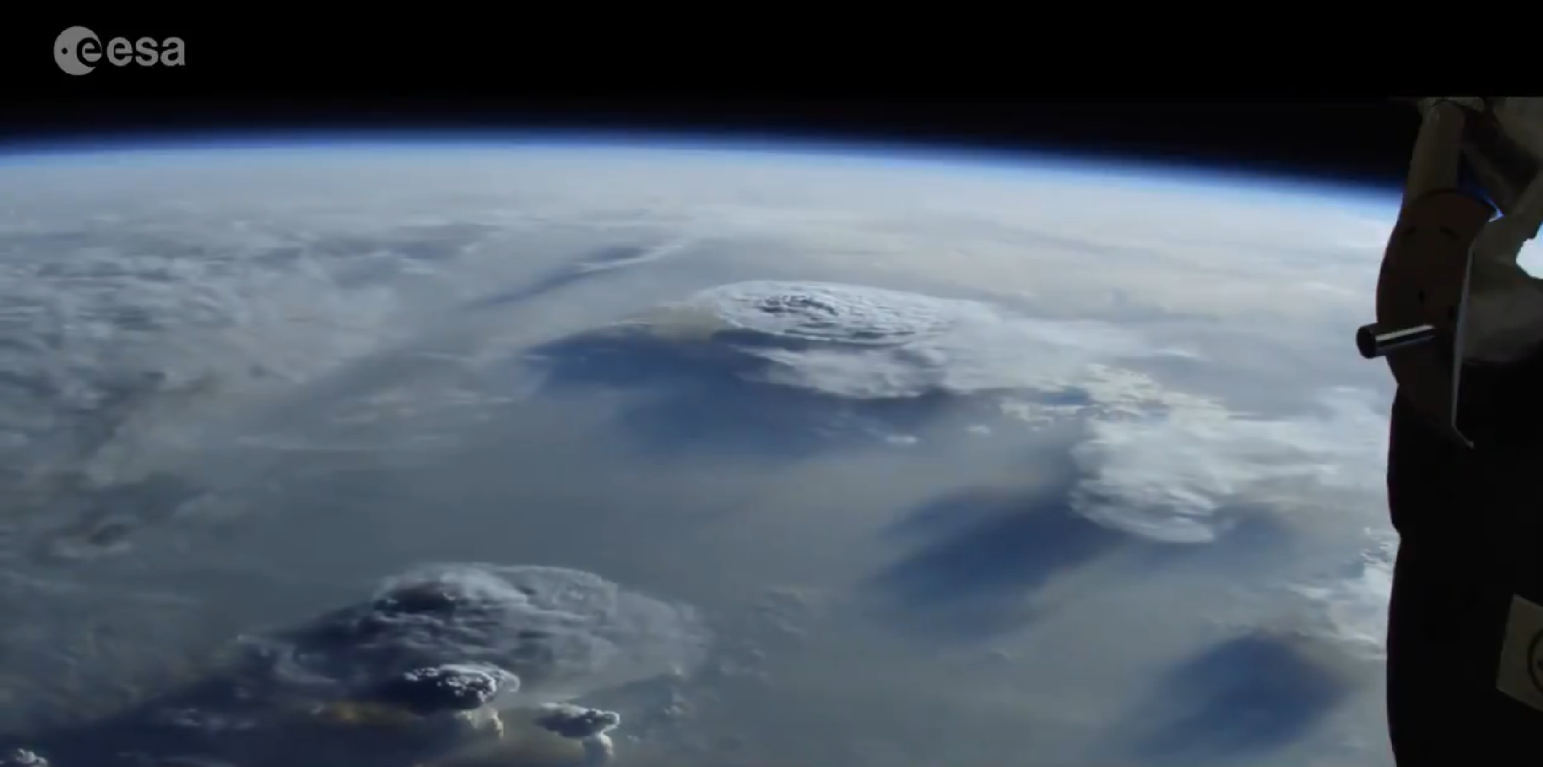 [:ja]【宇宙からの地球絶景】【動画】No.689: The Wall of the World[:en][Earthview Wonders][Video] No.689: The Wall of the World[:]