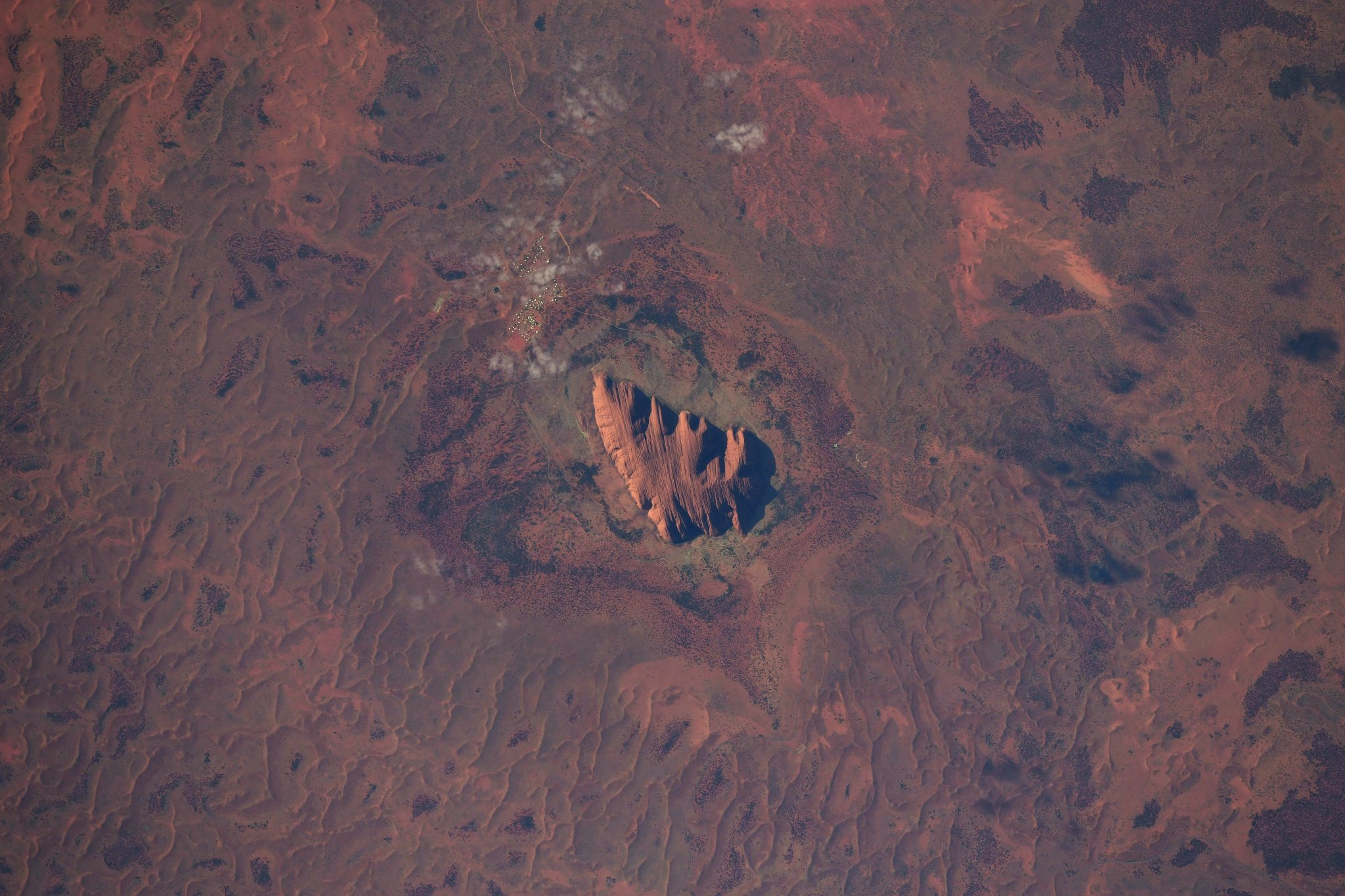 [:ja]【宇宙からの地球絶景】No.693: オーストラリアのウルル🇦🇺[:en][Earthview Wonders] No.693: Uluru, Australia🇦🇺[:]