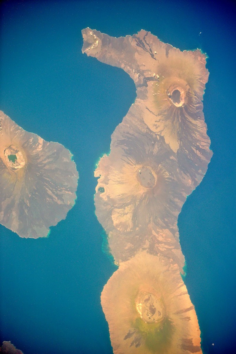 [:ja]【宇宙からの地球絶景】No.710: ガラパゴス諸島🇪🇨[:en][Earthview Wonders] No.710: Galapagos Islands🇪🇨[:]