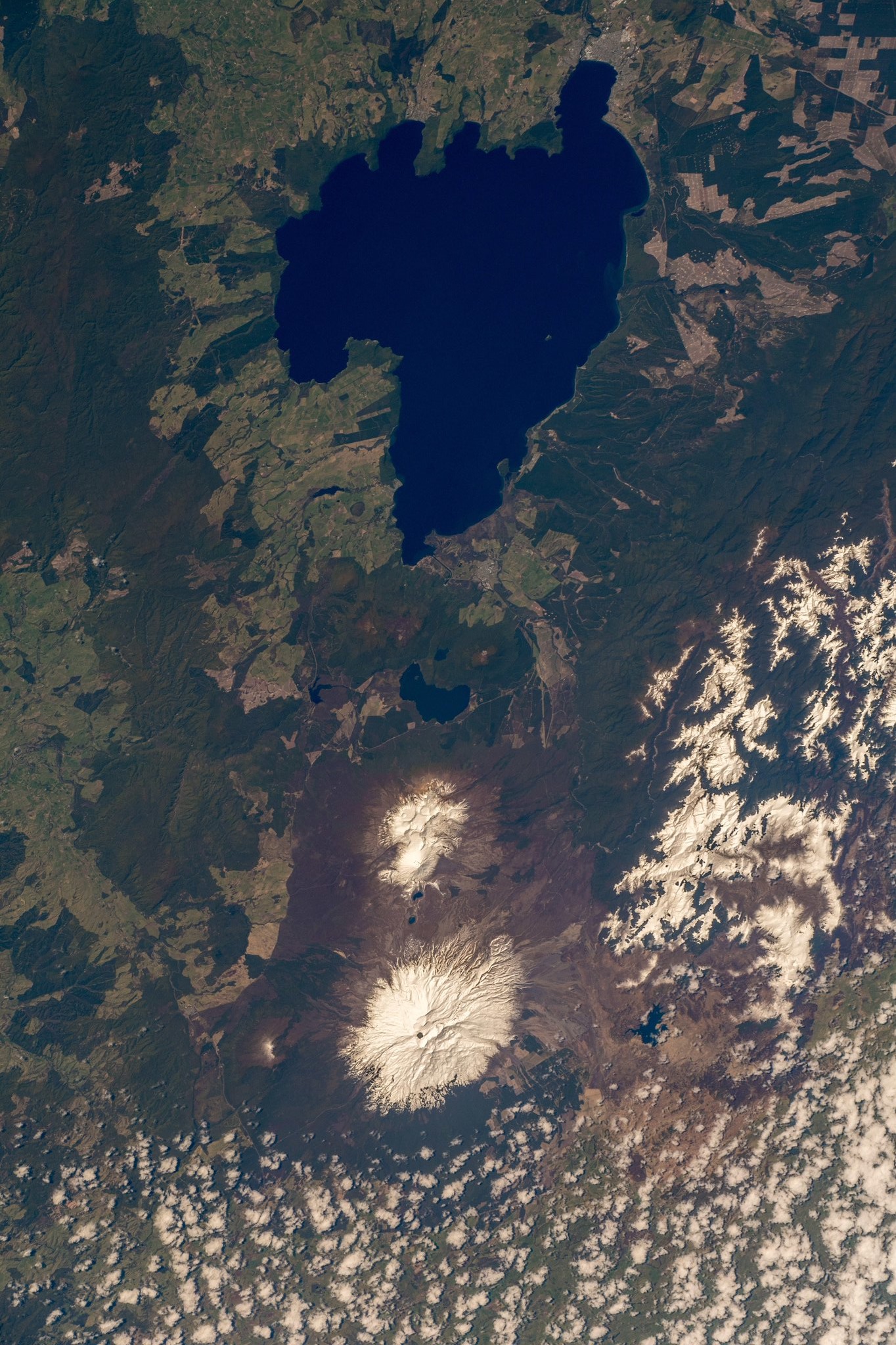 [:ja]【宇宙からの地球絶景】No.713: ニュージーランドのタウポ湖🇳🇿[:en][Earthview Wonders] No.713: Lake Taupo, New Zealand🇳🇿[:]