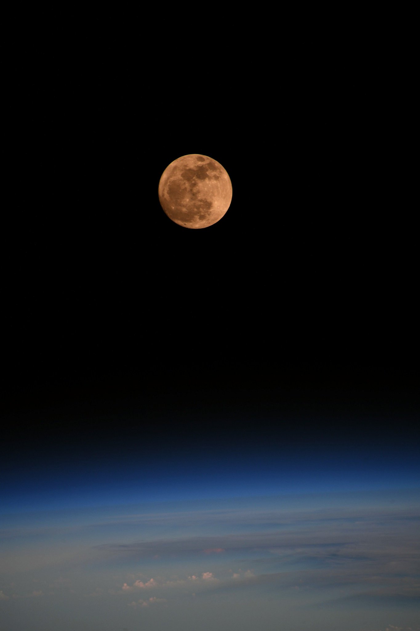 [:ja]【宇宙からの地球絶景】No.732: 赤い月[:en][Earthview Wonders] No.732: Red Moon[:]