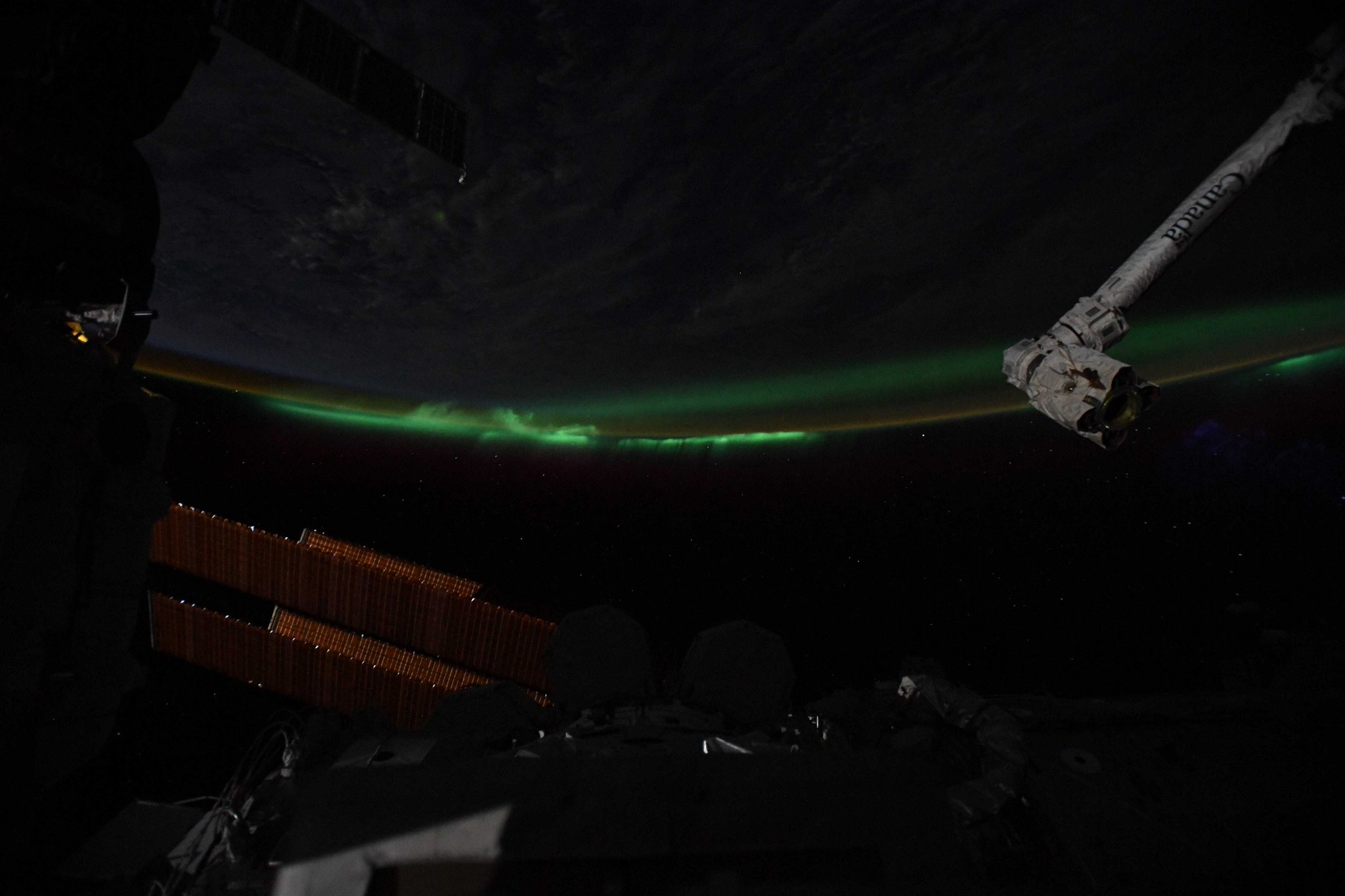 [:ja]【宇宙からの地球絶景】No.765: 南極のオーロラ🇦🇶[:en][Earthview Wonders] No.765: Aurora over Antarctica🇦🇶[:]