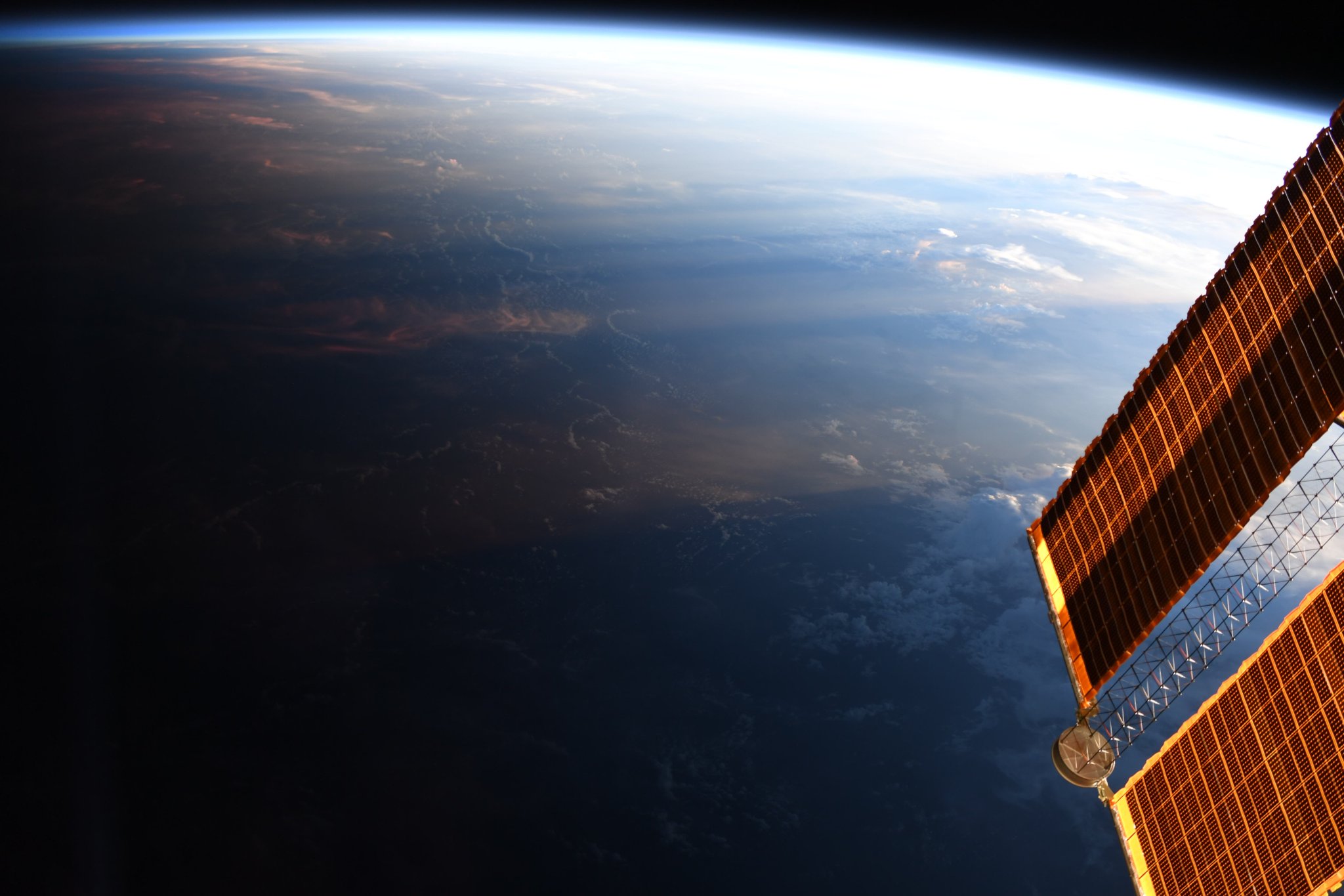 [:ja]【宇宙からの地球絶景】No.783: 昼と夜の境[:en][Earthview Wonders] No.783: Day/Night Shadow Line[:]