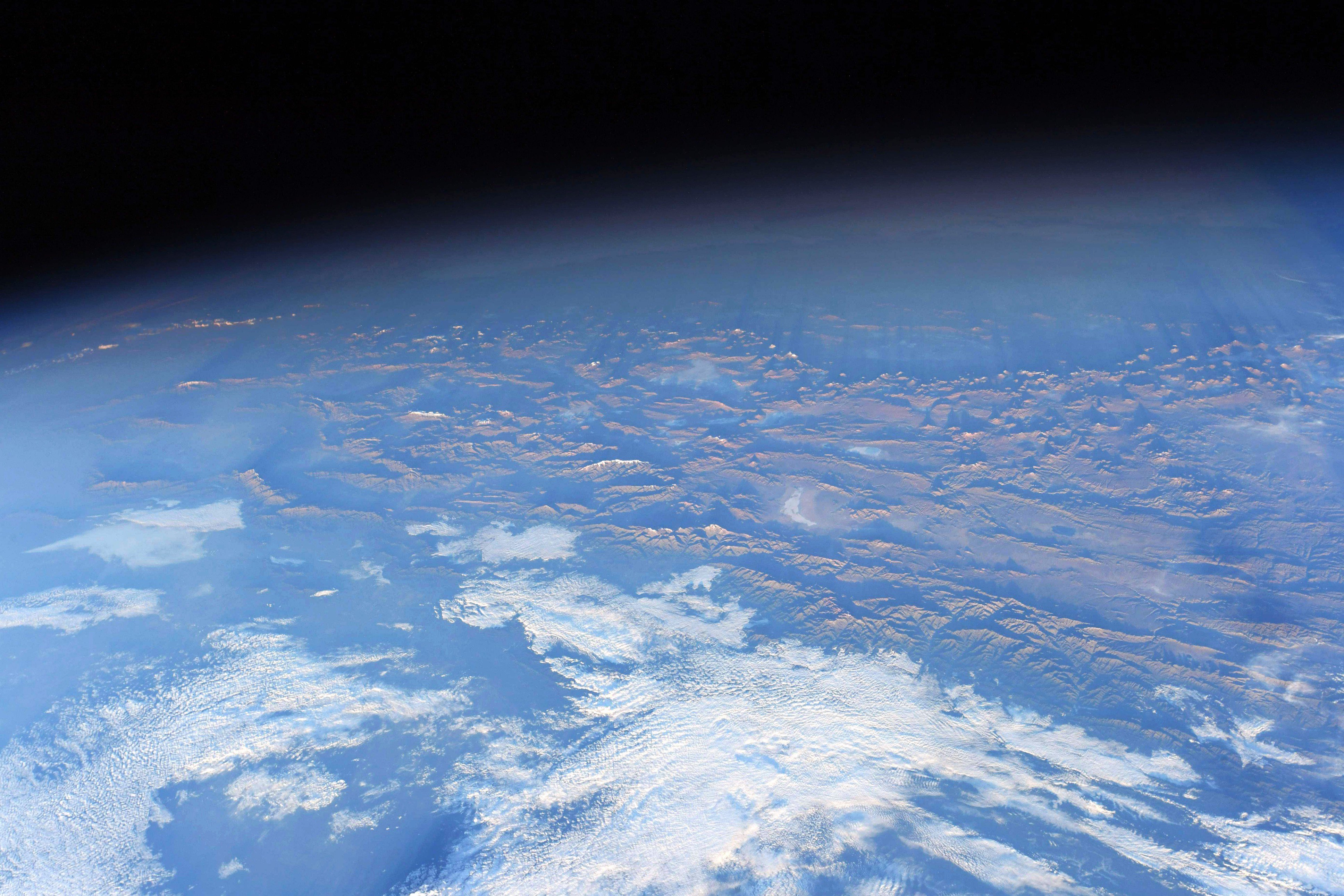 [:ja]【宇宙からの地球絶景】No.818: アンデス山脈の夕暮れ[:en][Earthview Wonders] No.818: Sunset over Andes[:]