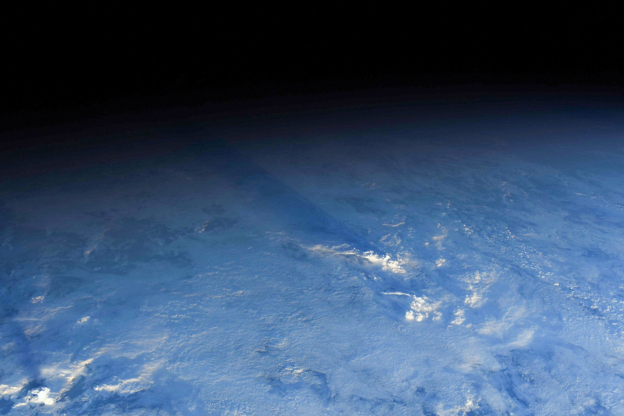 [:ja]【宇宙からの地球絶景】No.808: 夜の接近[:en][Earthview Wonders] No.808: Night Approaching[:]