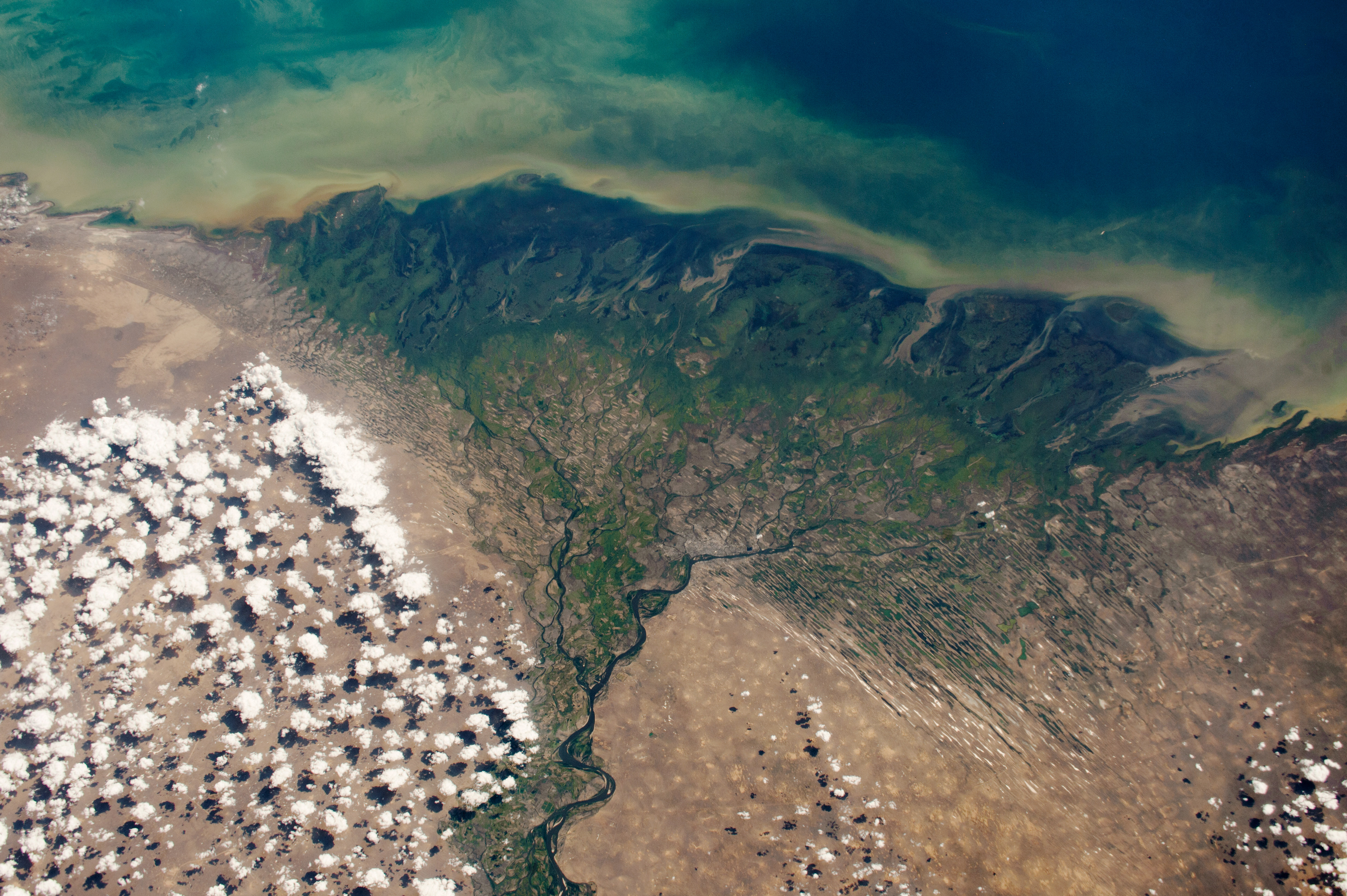 [:ja]【宇宙からの地球絶景】No.824: ロシアのヴォルガ川デルタ🇷🇺[:en][Earthview Wonders] No.824: Volga River Delta🇷🇺[:]