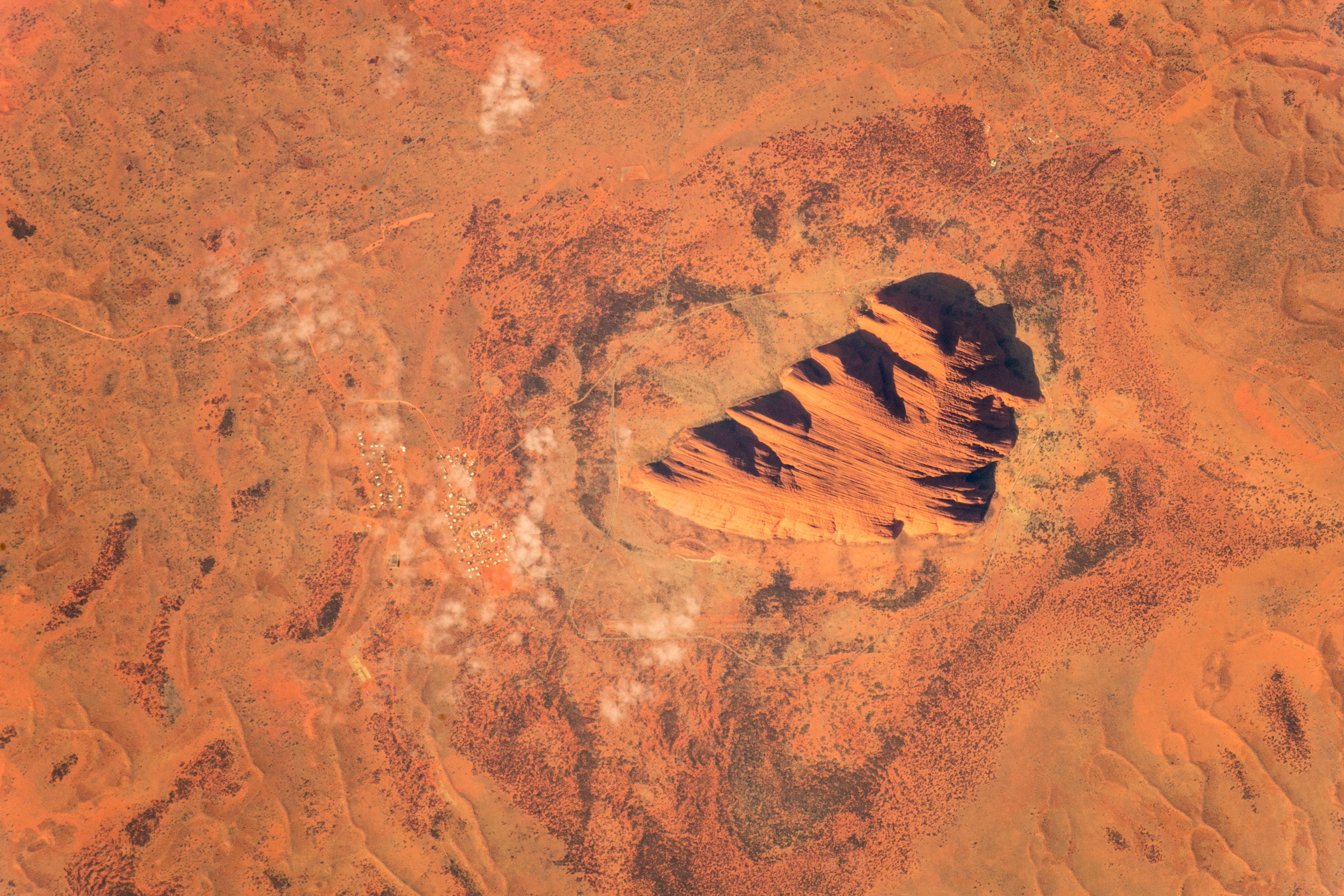 [:ja]【宇宙からの地球絶景】No.828: オーストラリアのウルル🇦🇺[:en][Earthview Wonders] No.828: Uluru, Australia🇦🇺[:]