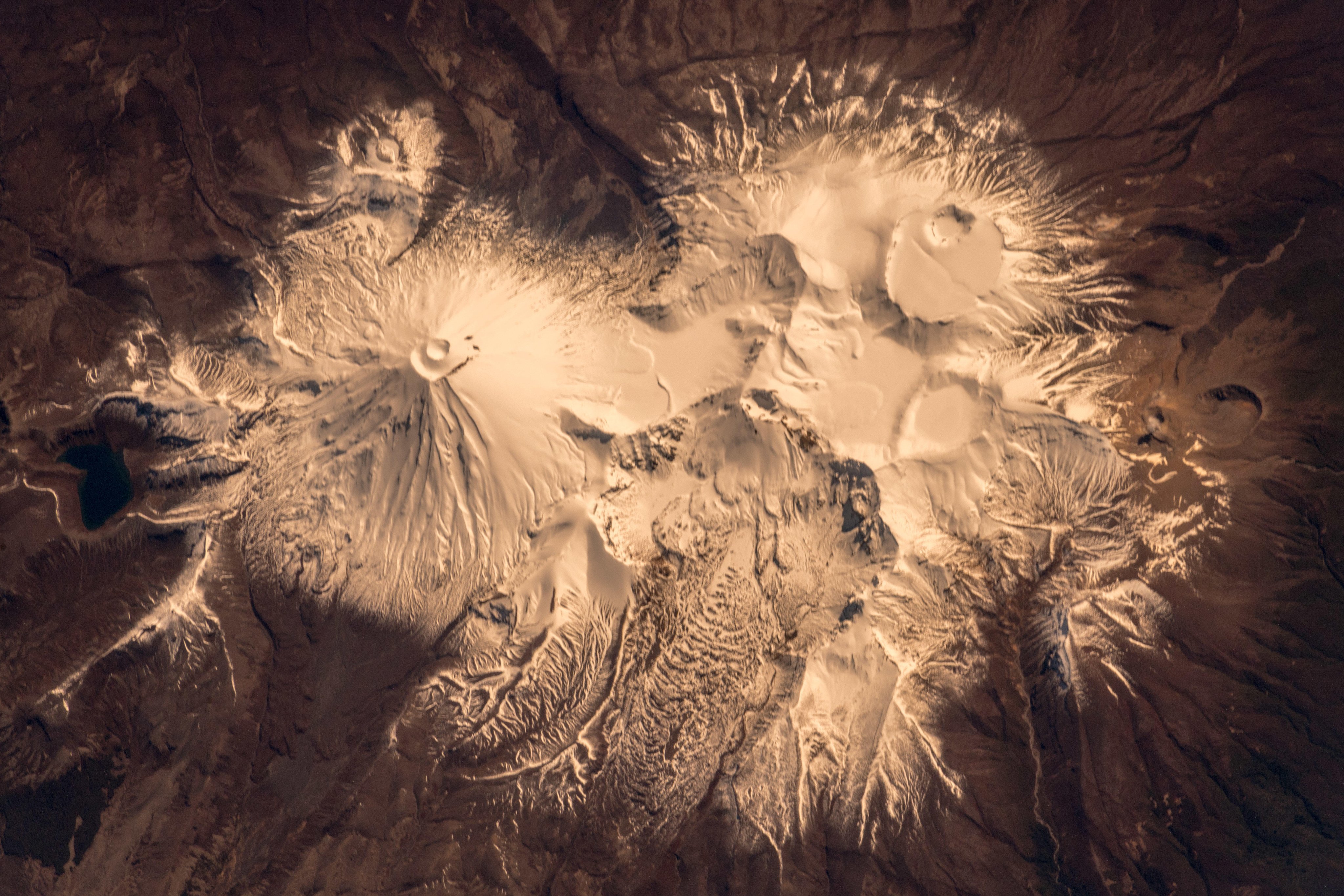 [:ja]【宇宙からの地球絶景】No.844: ニュージーランドのルアペフ山🇳🇿[:en][Earthview Wonders] No.844: Mt. Ruapehu, New Zealand🇳🇿[:]