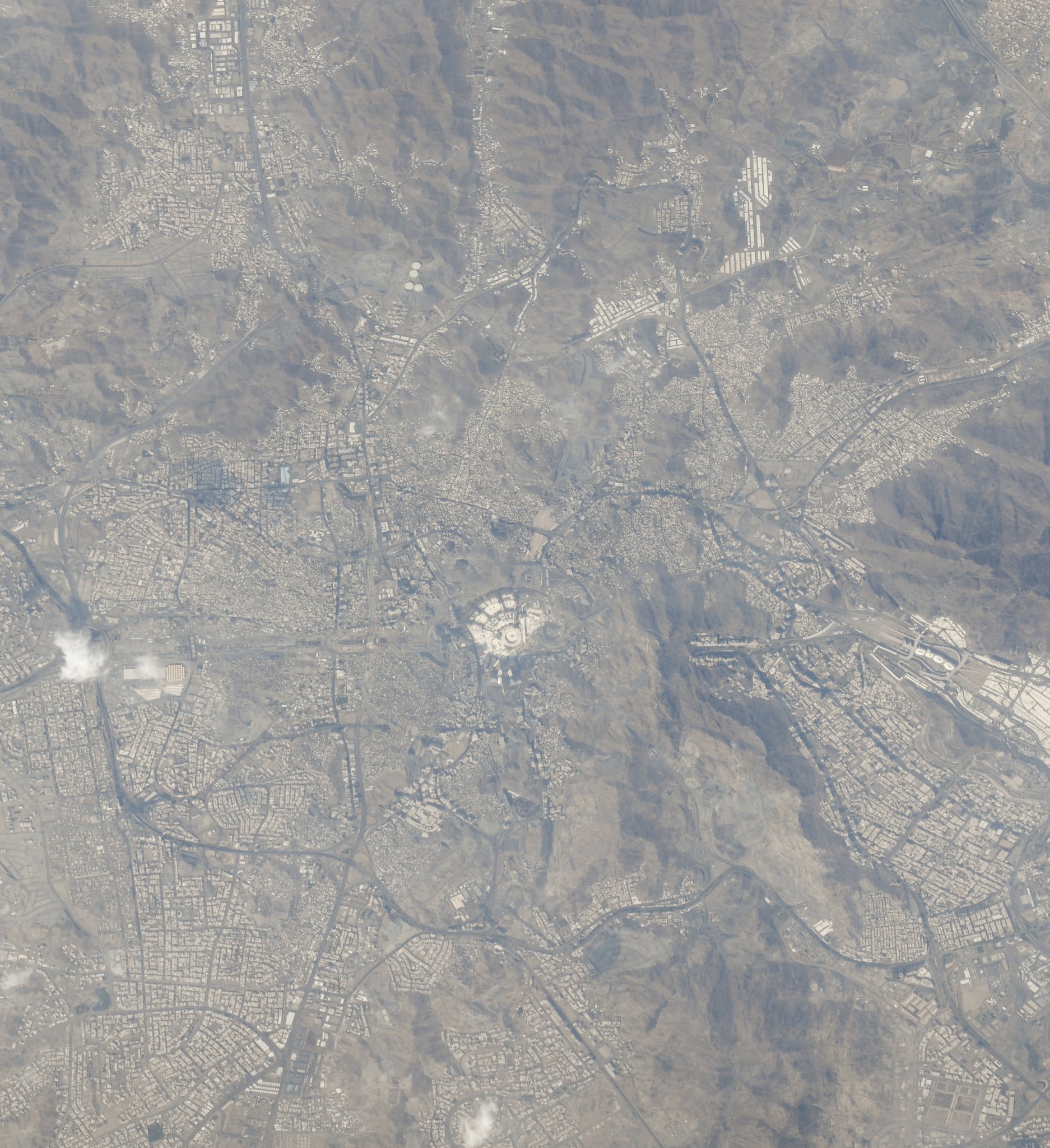 [:ja]【宇宙からの地球絶景】No.867: サウジアラビアのメッカ🇸🇦[:en][Earthview Wonders] No.867: Makkah (Mecca), Saudi Arabia🇸🇦[:]
