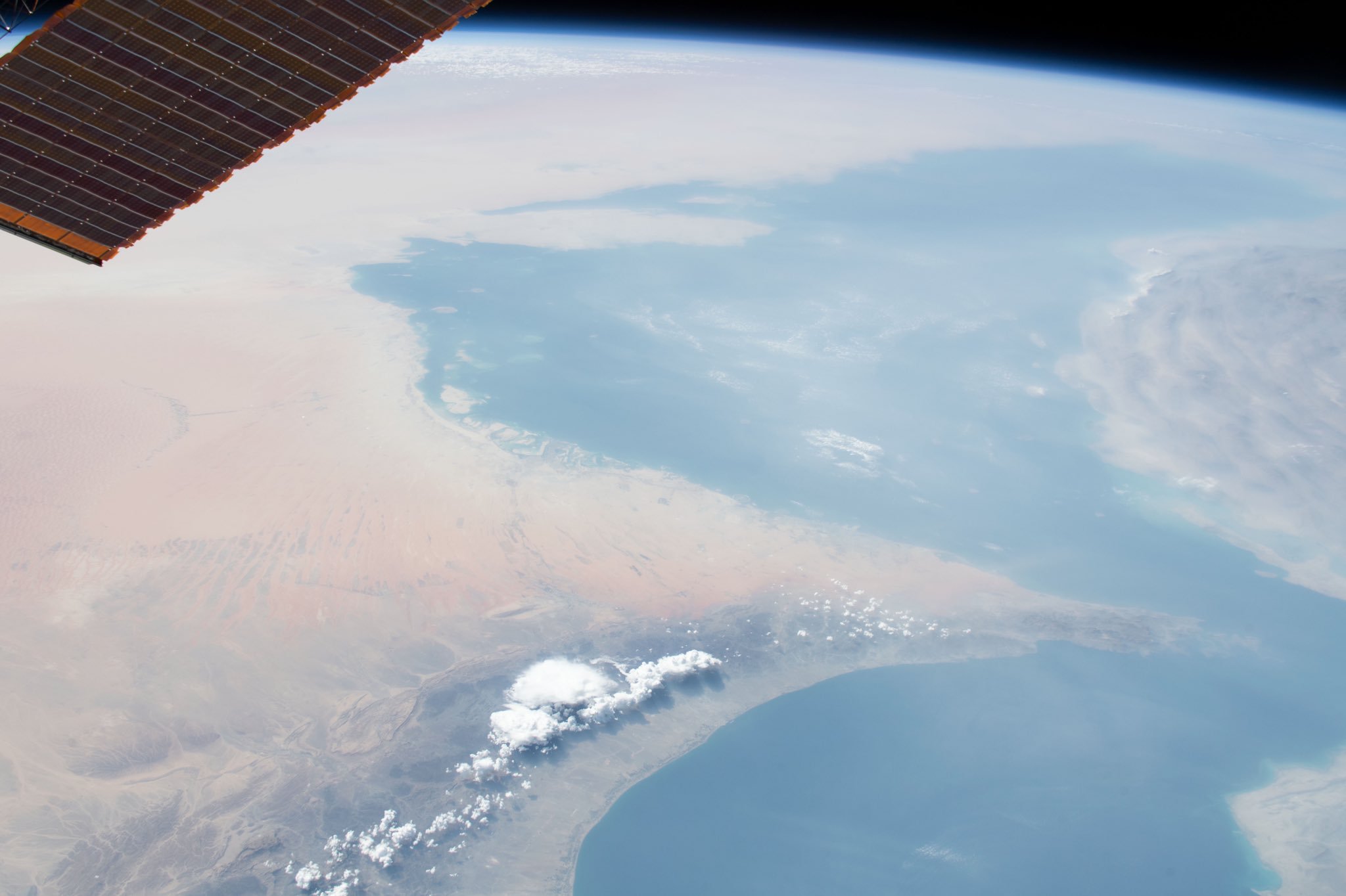 [:ja]【宇宙からの地球絶景】No.882: アブダビ🇦🇪[:en][Earthview Wonders] No.882: Abu Dhabi🇦🇪[:]