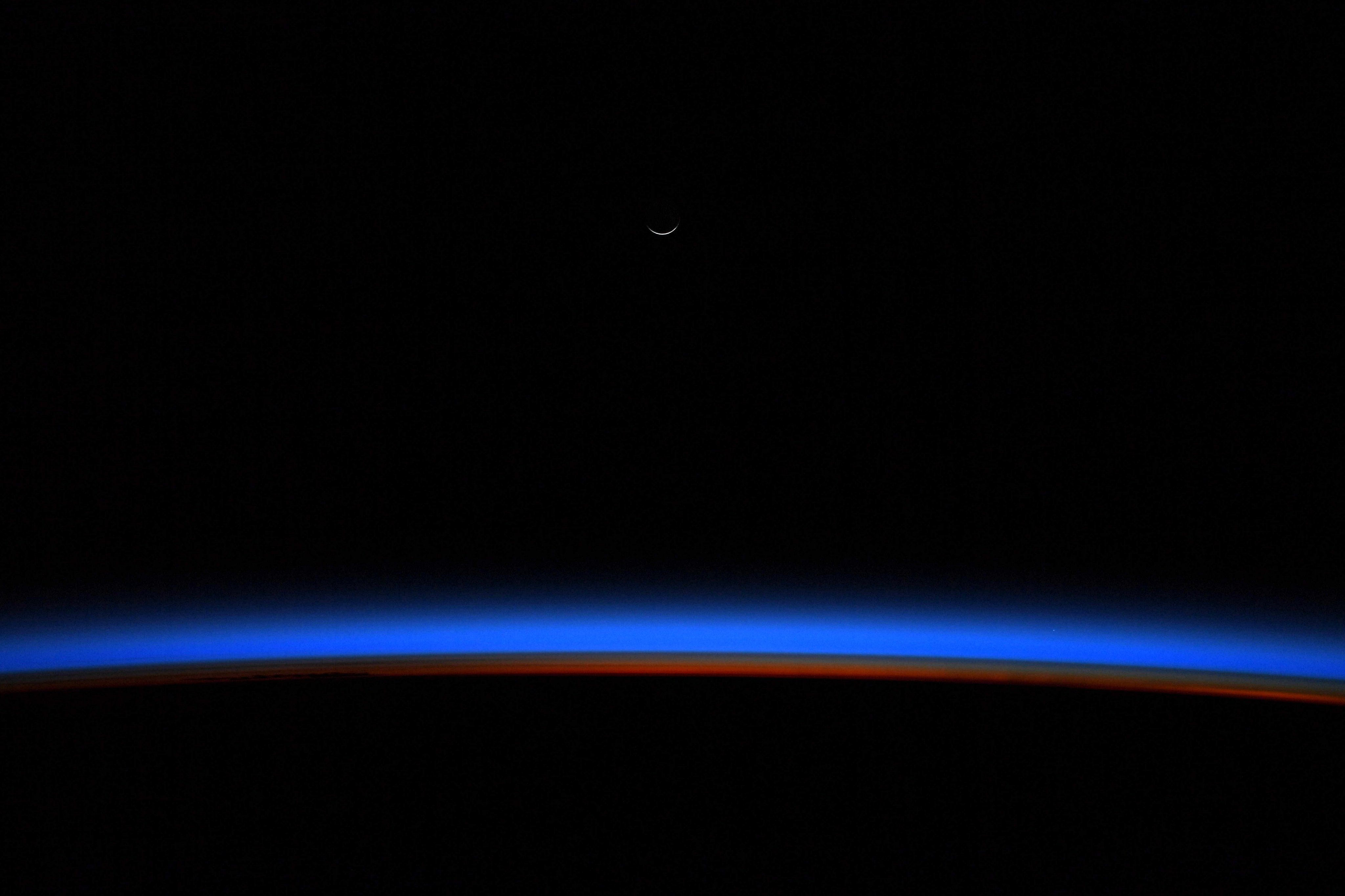 [:ja]【宇宙からの地球絶景】No.892: 月の出、日の出[:en][Earthview Wonders] No.892: Moonrise, Sunrise[:]