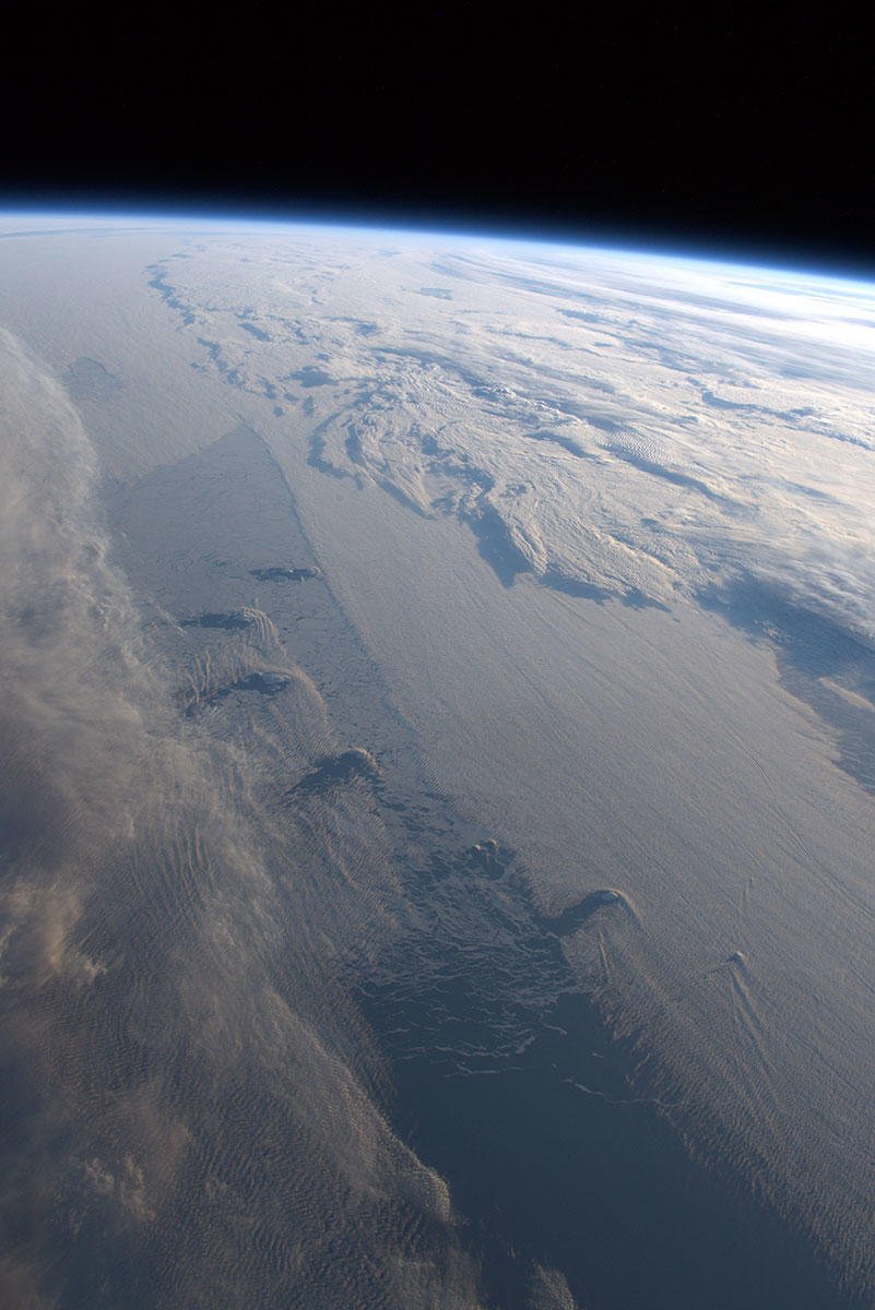 [:ja]【宇宙からの地球絶景】No.891: サウスジョージア・サウスサンドウィッチ諸島付近の雲🇬🇸[:en][Earthview Wonders] No.891: South Georgia and the South Sandwich Islands🇬🇸[:]