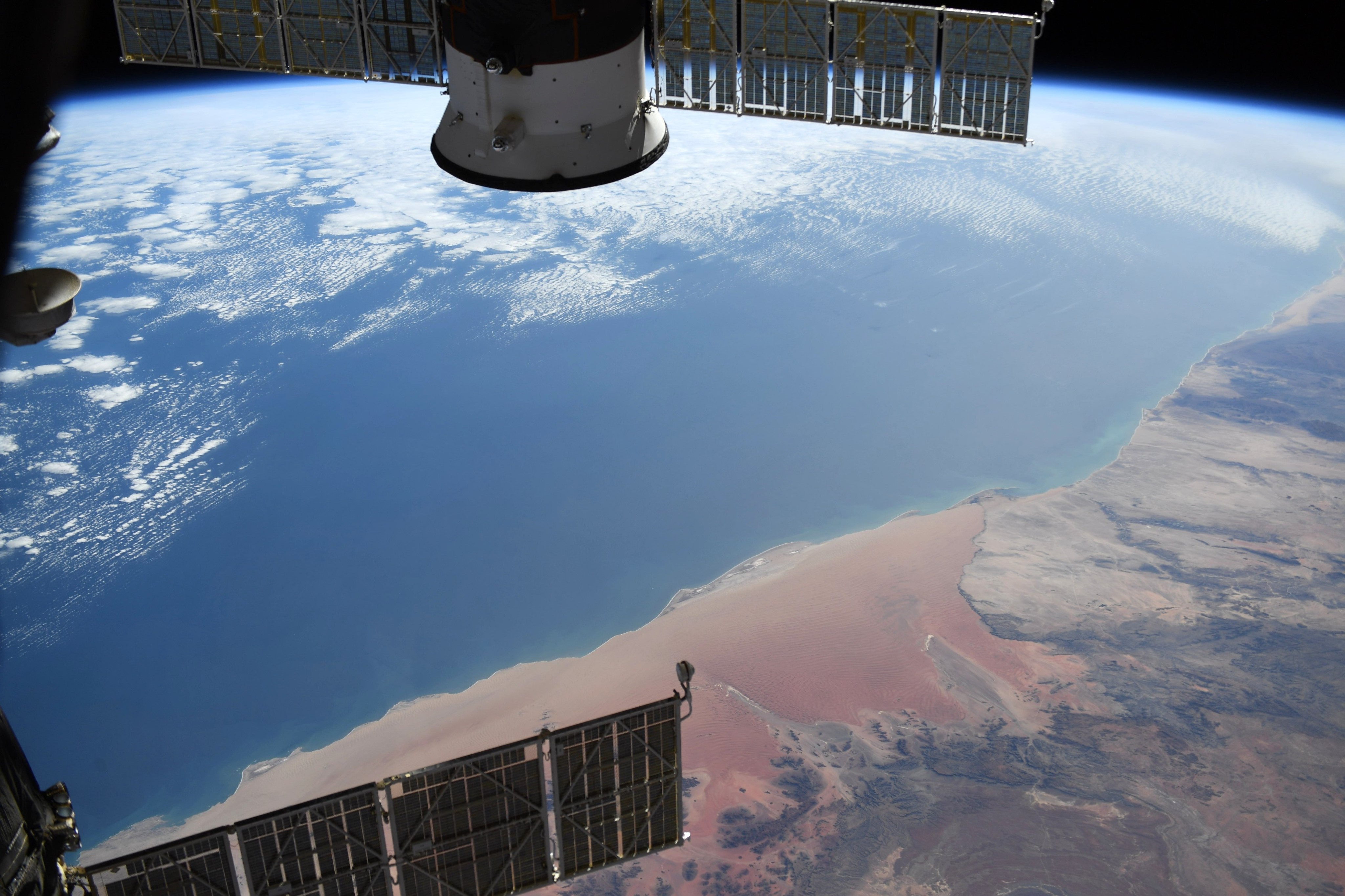 [:ja]【宇宙からの地球絶景】No.907: ナミビアのスケルトンコースト🇳🇦[:en][Earthview Wonders] No.907: Skeleton Coast, Namibia🇳🇦[:]