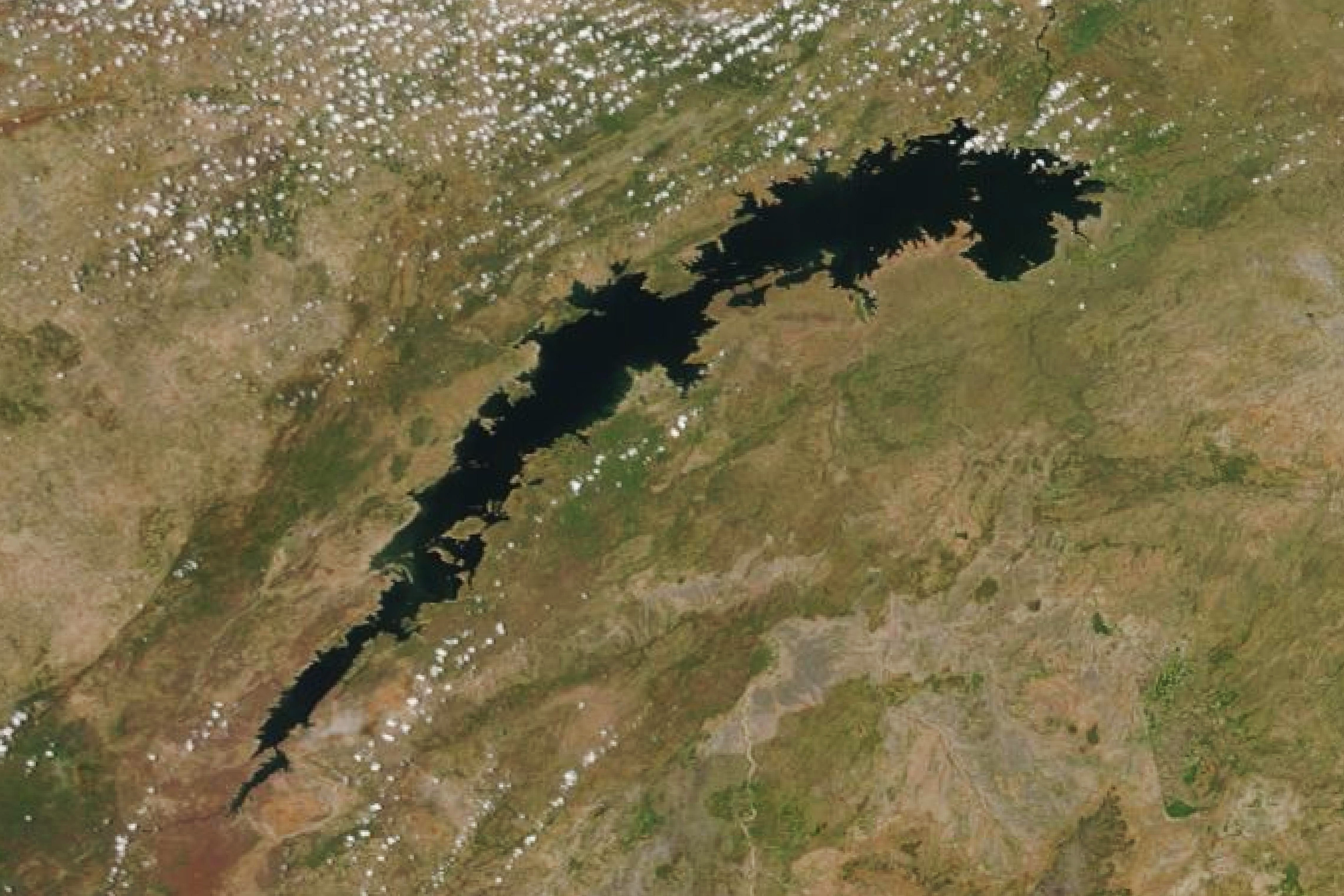 [:ja]【宇宙からの地球絶景】No.923: カリバ湖🇿🇲🇿🇼[:en][Earthview Wonders] No.923: Lake Kariba🇿🇲🇿🇼[:]