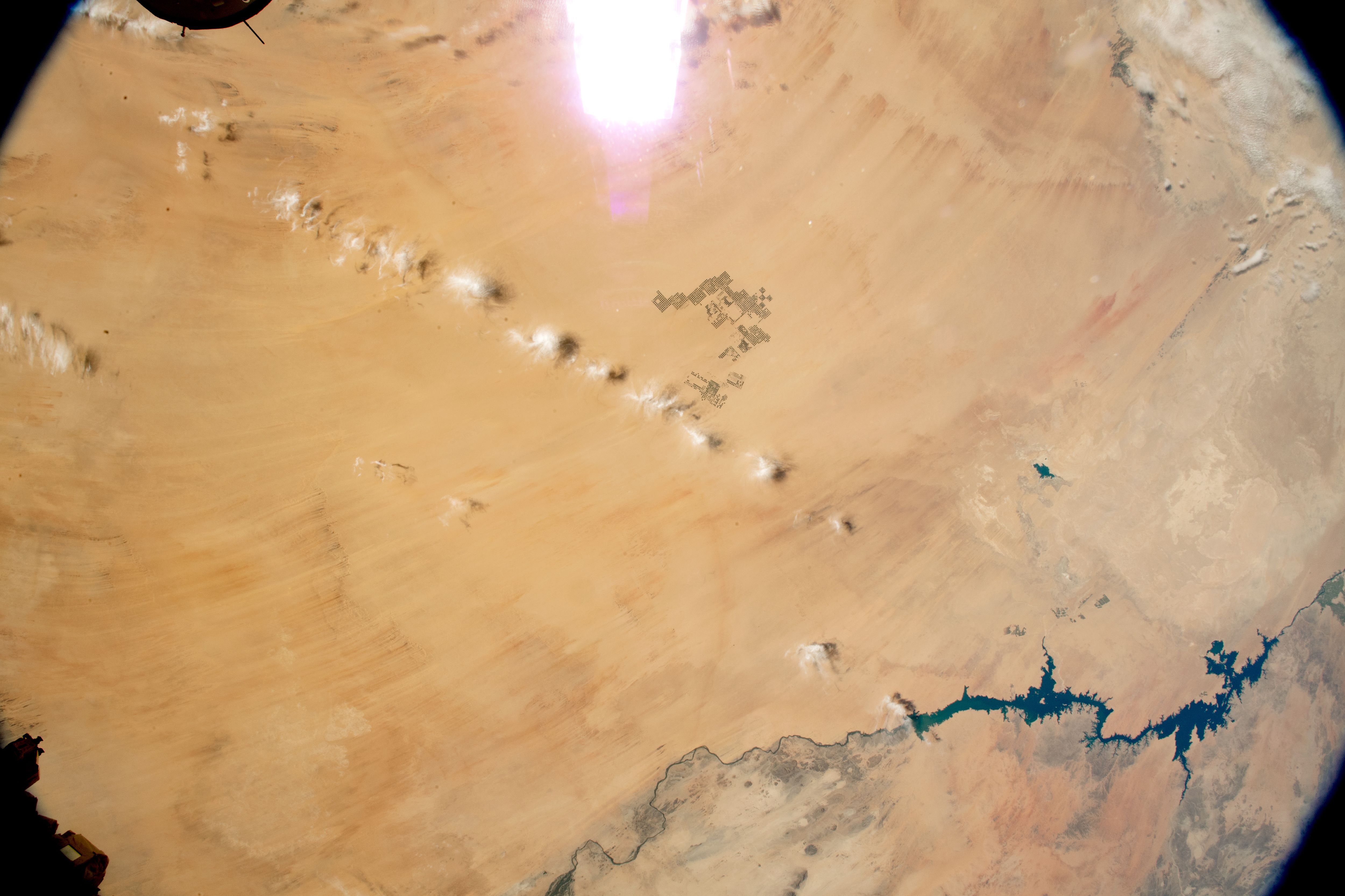 [:ja]【宇宙からの地球絶景】No.935: エジプトの砂漠の農場🇪🇬[:en][Earthview Wonders] No.935: Agriculture in Egyptian Desert🇪🇬[:]