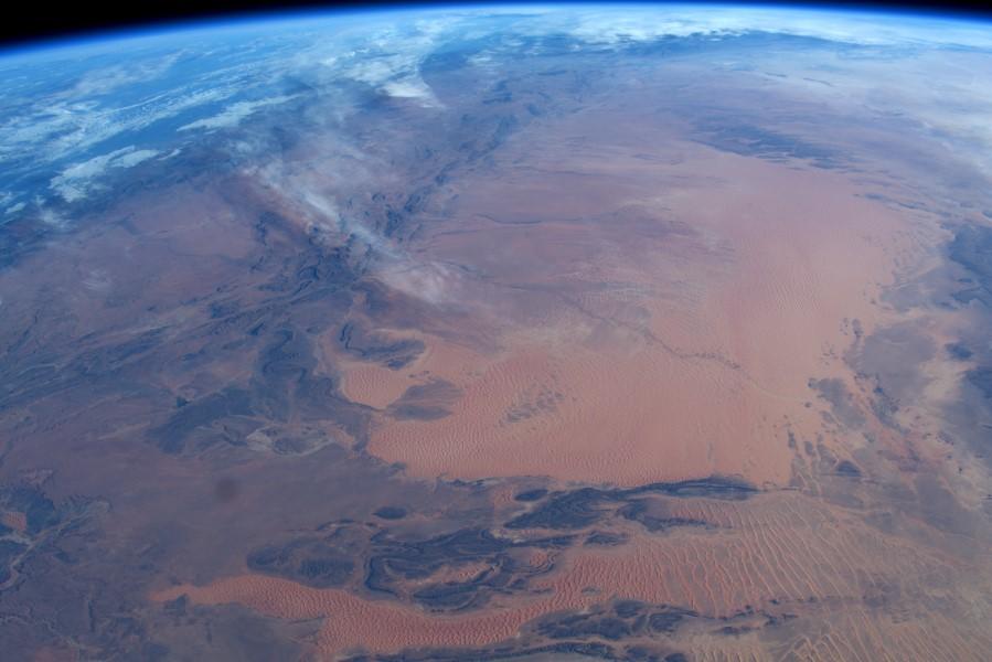 [:ja]【宇宙からの地球絶景】No.934: アルジェリアとサハラ砂漠🇩🇿[:en][Earthview Wonders] No.934: Algeria and Sahara Desert🇩🇿[:]