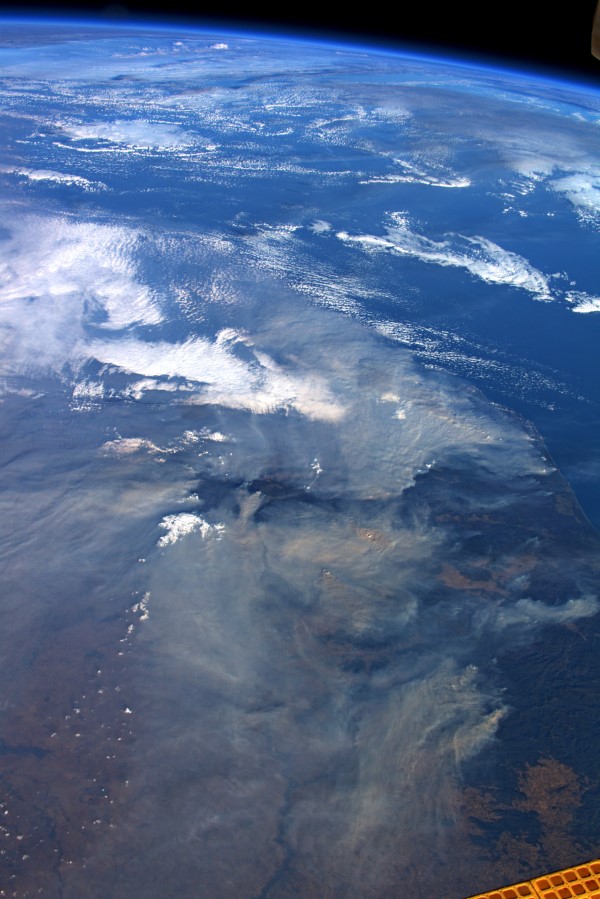 [:ja]【宇宙からの地球絶景】No.941: オーストラリアの山火事の煙（続）🇦🇺[:en][Earthview Wonders] No.941: Ash Cloud in Australia (Cont.)🇦🇺[:]