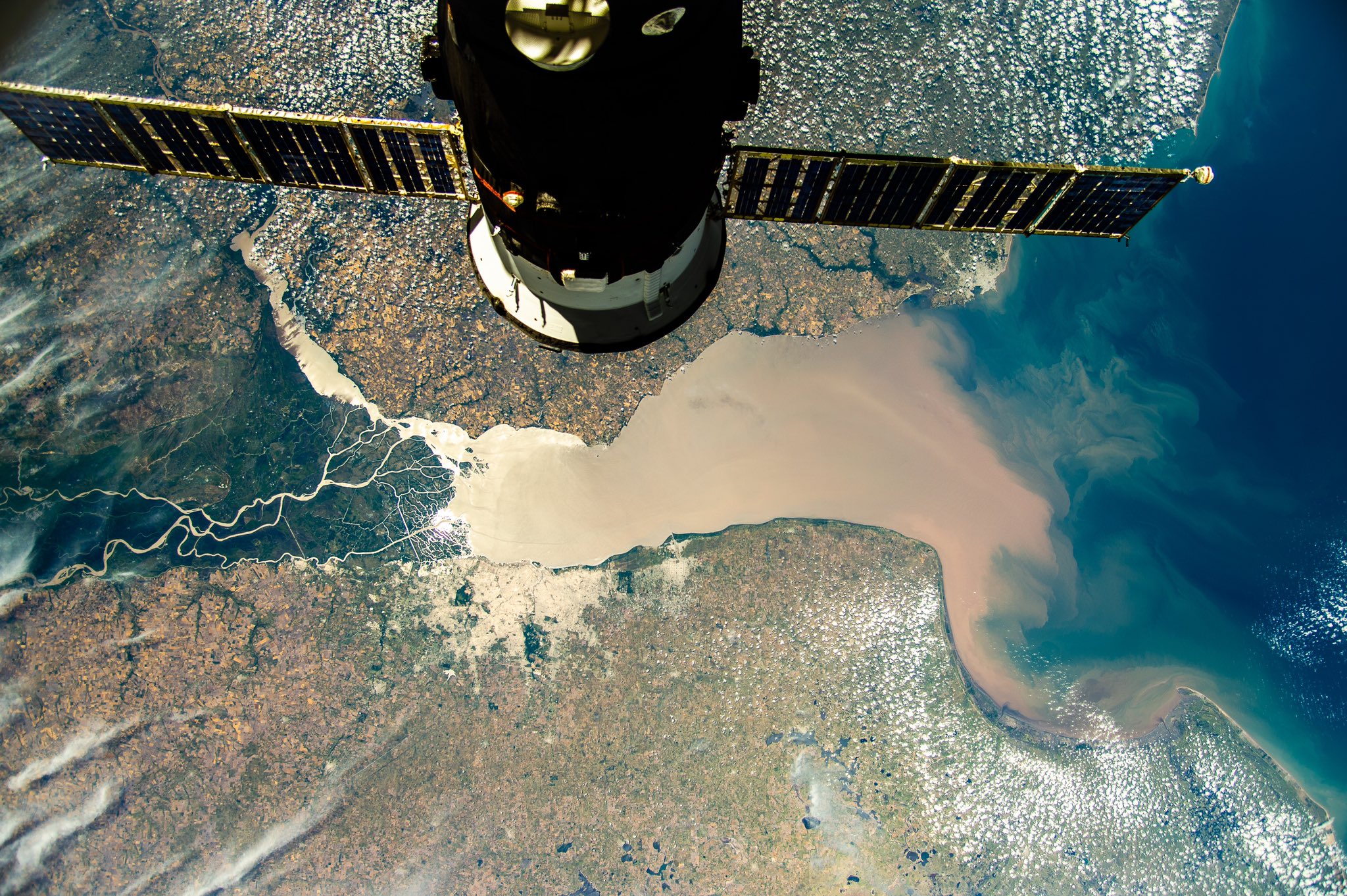 [:ja]【宇宙からの地球絶景】No.943: ラプラタ湾🇦🇷🇺🇾[:en][Earthview Wonders] No.943: La Plata Bay🇦🇷🇺🇾[:]