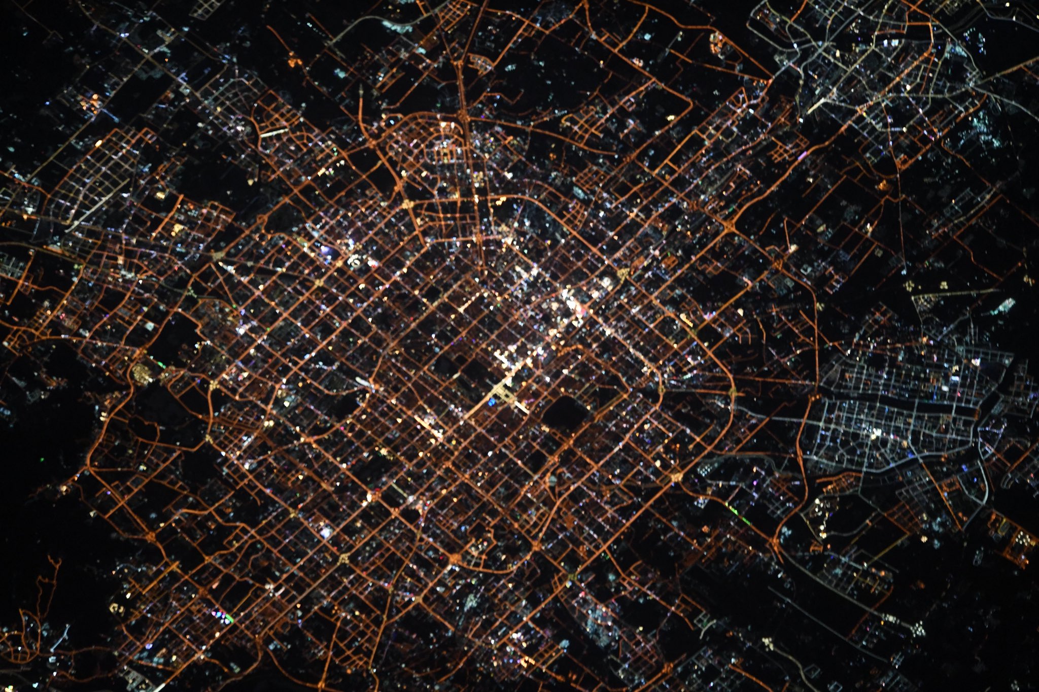 [:ja]【宇宙からの地球絶景】No.948: 夜の北京🇨🇳[:en][Earthview Wonders] No.948: Beijing at Night🇨🇳[:]
