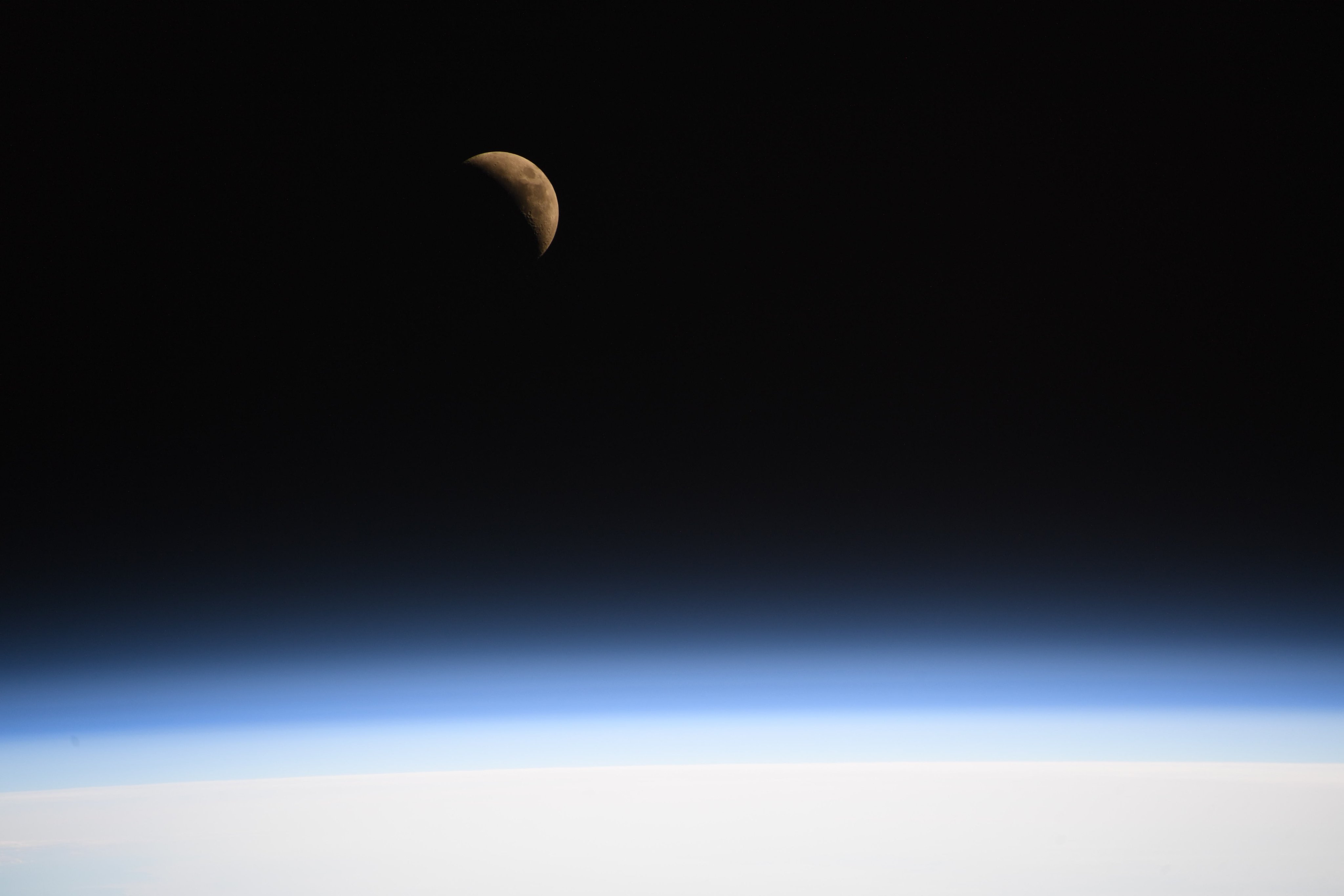 [:ja]【宇宙からの地球絶景】No.957: 月の出[:en][Earthview Wonders] No.957: Moonrise[:]