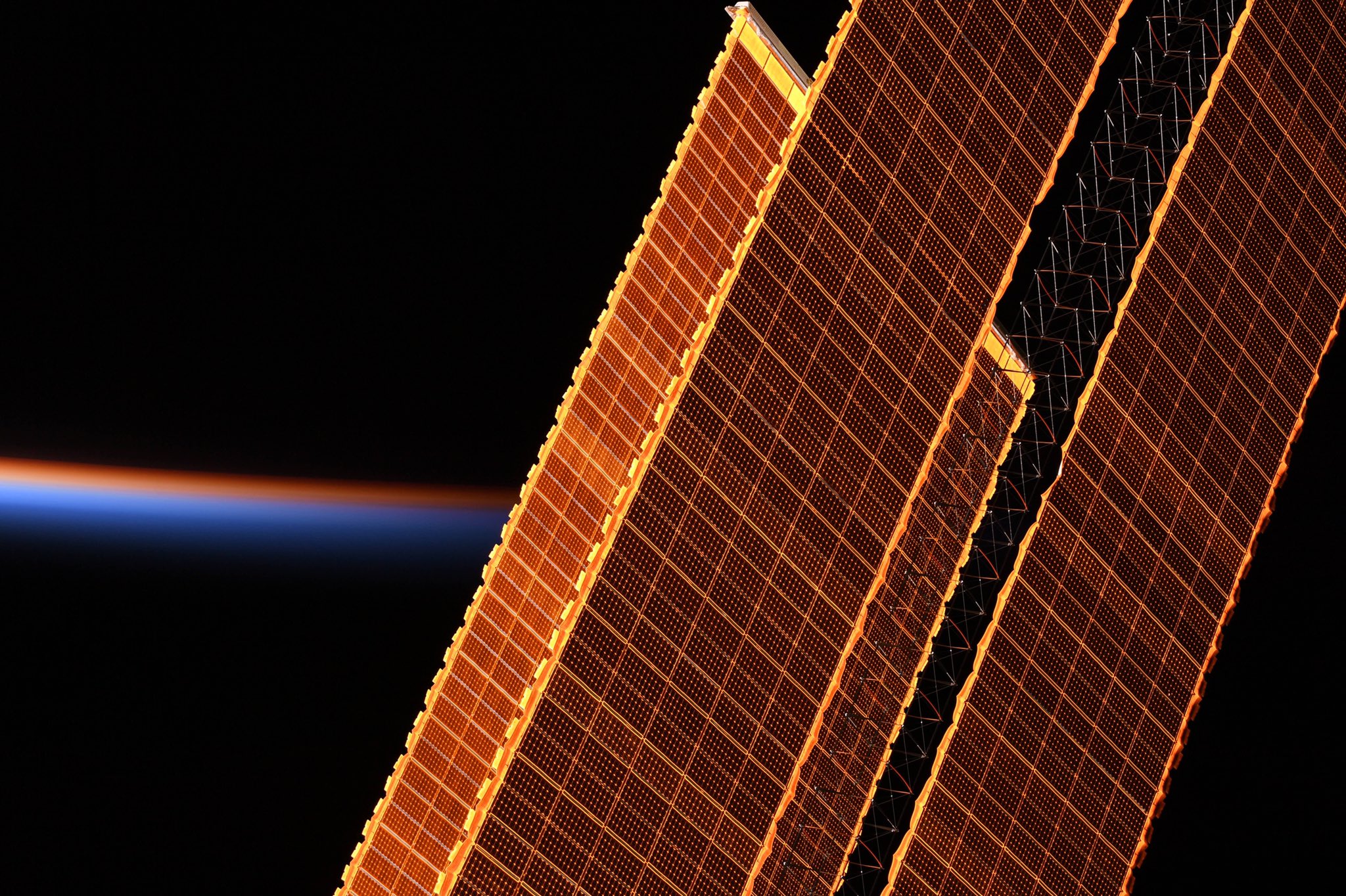 [:ja]【宇宙からの地球絶景】No.961: 日の入り[:en][Earthview Wonders] No.961: Sunset[:]