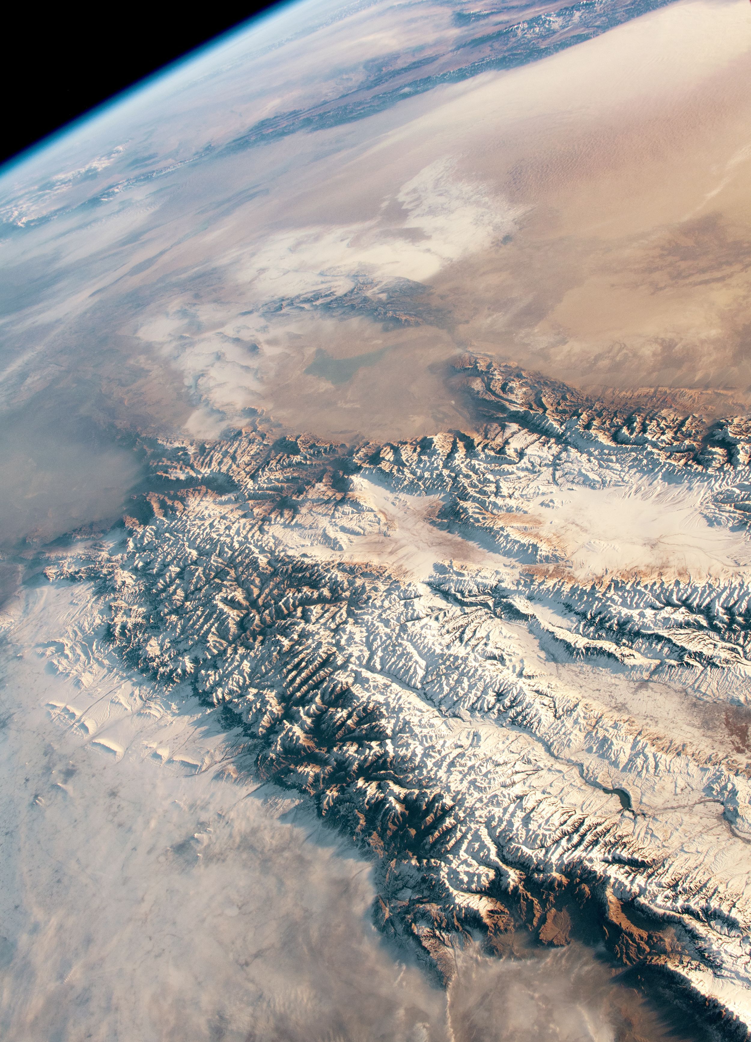[:ja]【宇宙からの地球絶景】No.973: 天山山脈🇨🇳🇰🇿🇰🇬[:en][Earthview Wonders] No.973: Tian Shan Mountains🇨🇳🇰🇿🇰🇬[:]