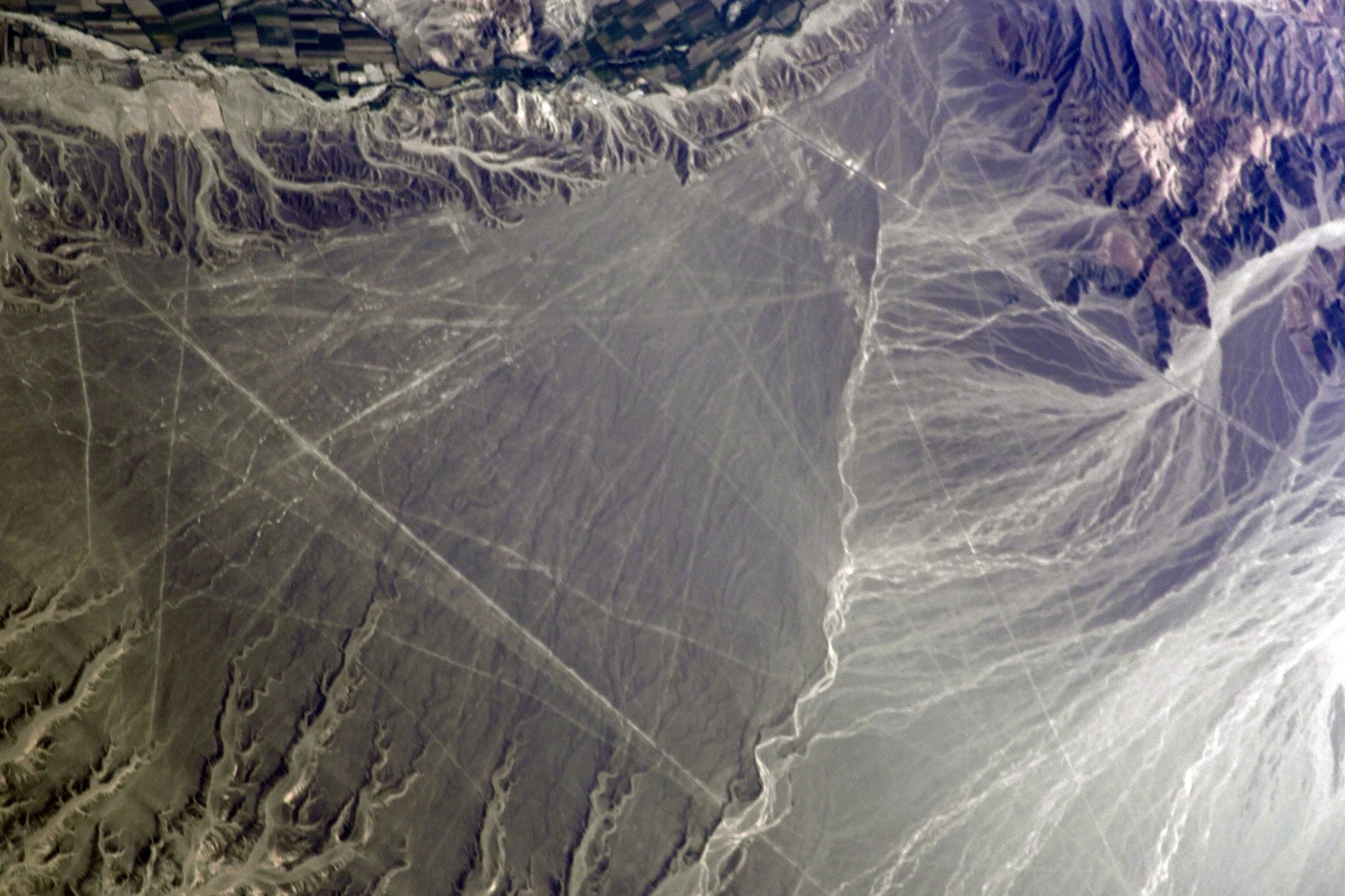 [:ja]【宇宙からの地球絶景】No.1035: ナスカの地上絵🇵🇪[:en][Earthview Wonders] No.1035: Nazca Lines🇵🇪[:]