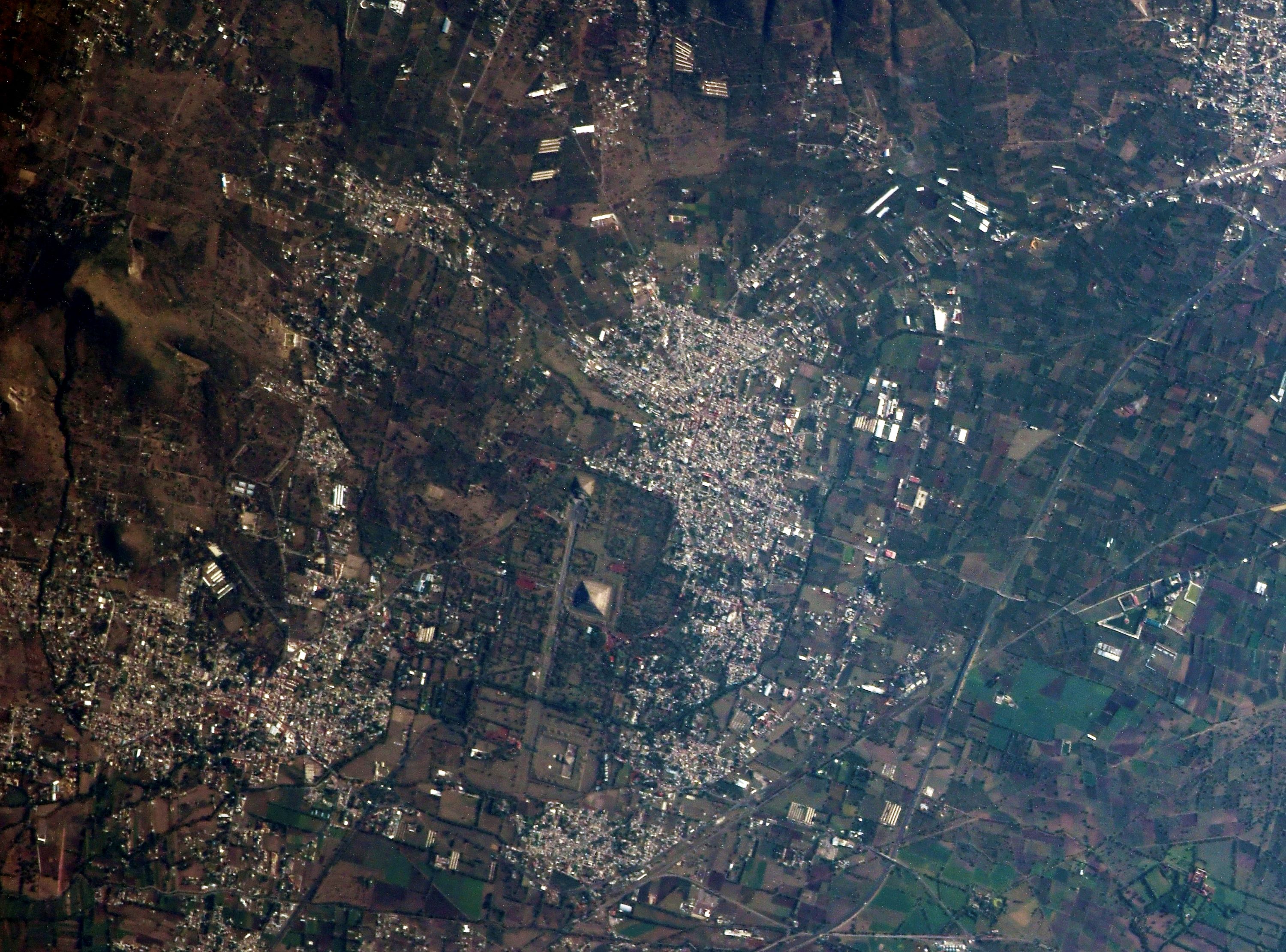 [:ja]【宇宙からの地球絶景】No.1045: テオティワカン遺跡🇲🇽[:en][Earthview Wonders] No.1045: Teotihuacan🇲🇽[:]