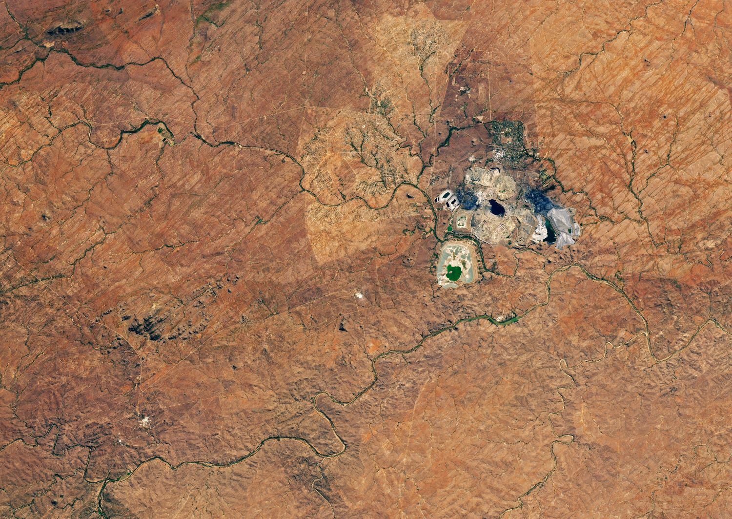 [:ja]【宇宙からの地球絶景】No.1090: 南アフリカのパラボラ鉱山🇿🇦[:en][Earthview Wonders] No.1090: Palabora Mines🇿🇦[:]