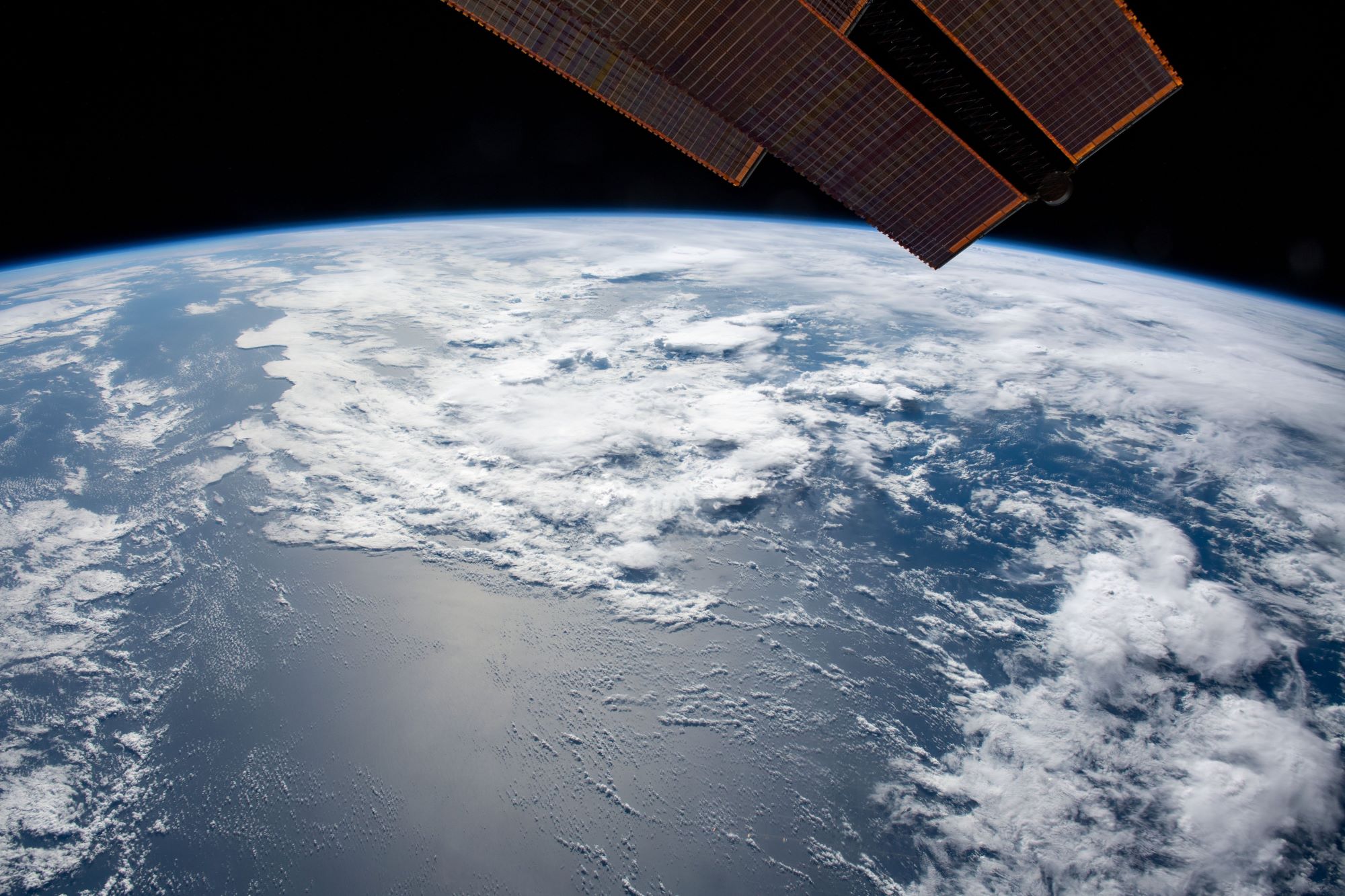 [:ja]【宇宙からの地球絶景】No.1142: 太平洋のサングリント[:en][Earthview Wonders] No.1142: Sunglint of the Pacific Ocean[:]