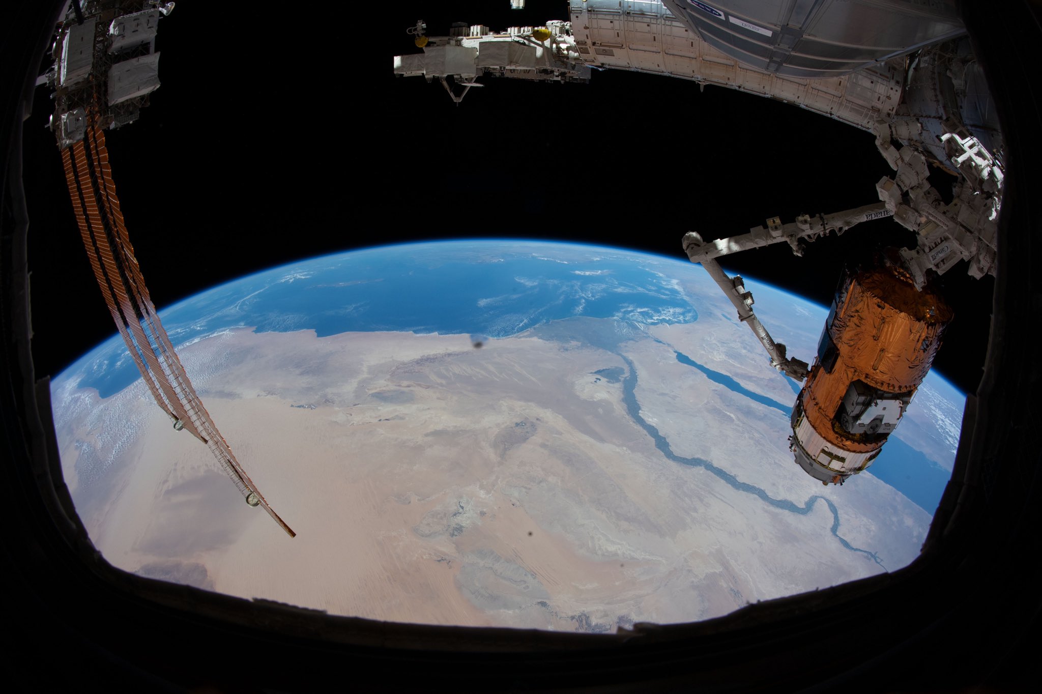 [:ja]【宇宙からの地球絶景】No.1157: 北アフリカとサハラ砂漠[:en][Earthview Wonders] No.1157: Northern Africa and Sahara Desert[:]