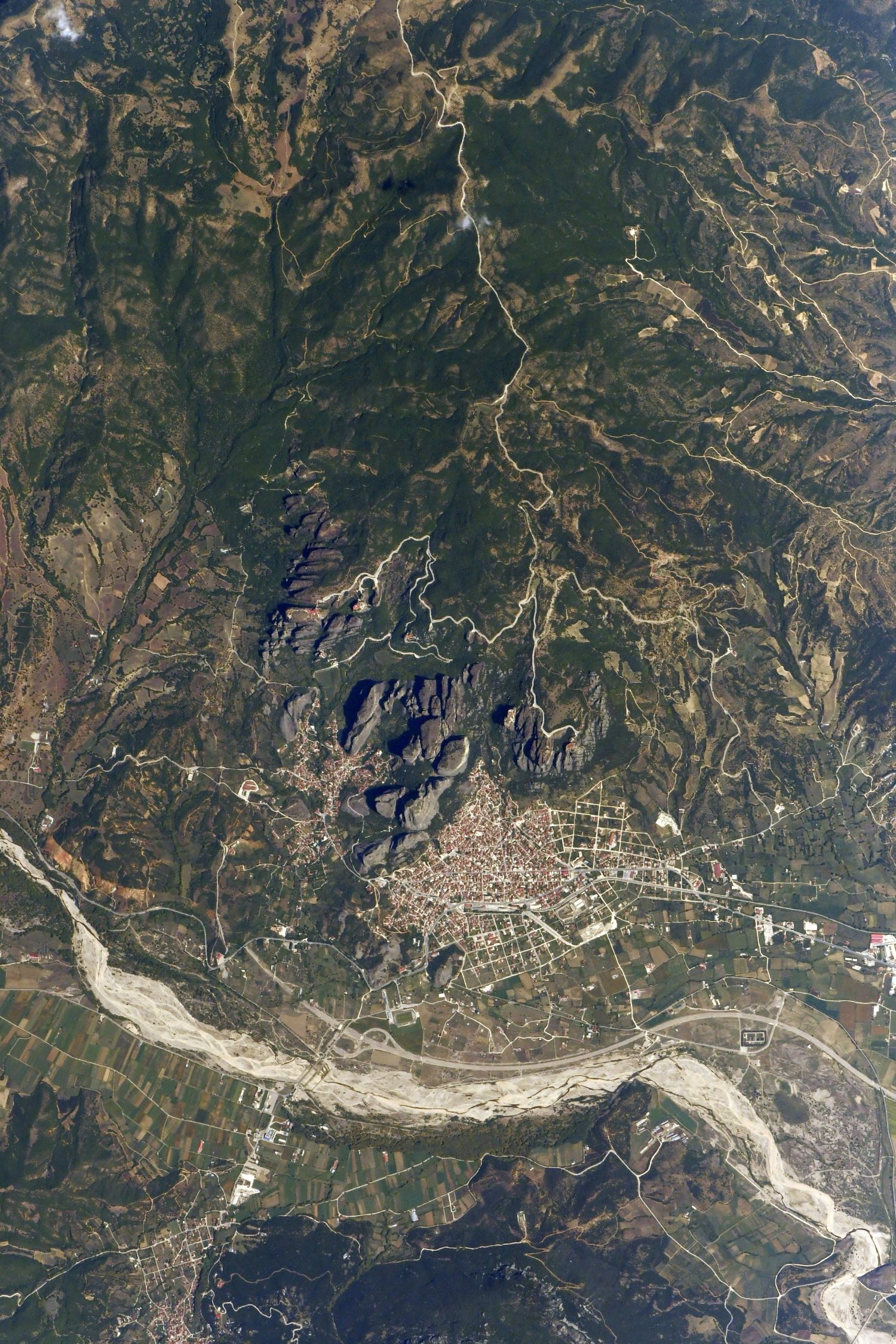 [:ja]【宇宙からの地球絶景】No.1165: メテオラ修道院🇬🇷[:en][Earthview Wonders] No.1165: Meteora Monasteries, Greece🇬🇷[:]