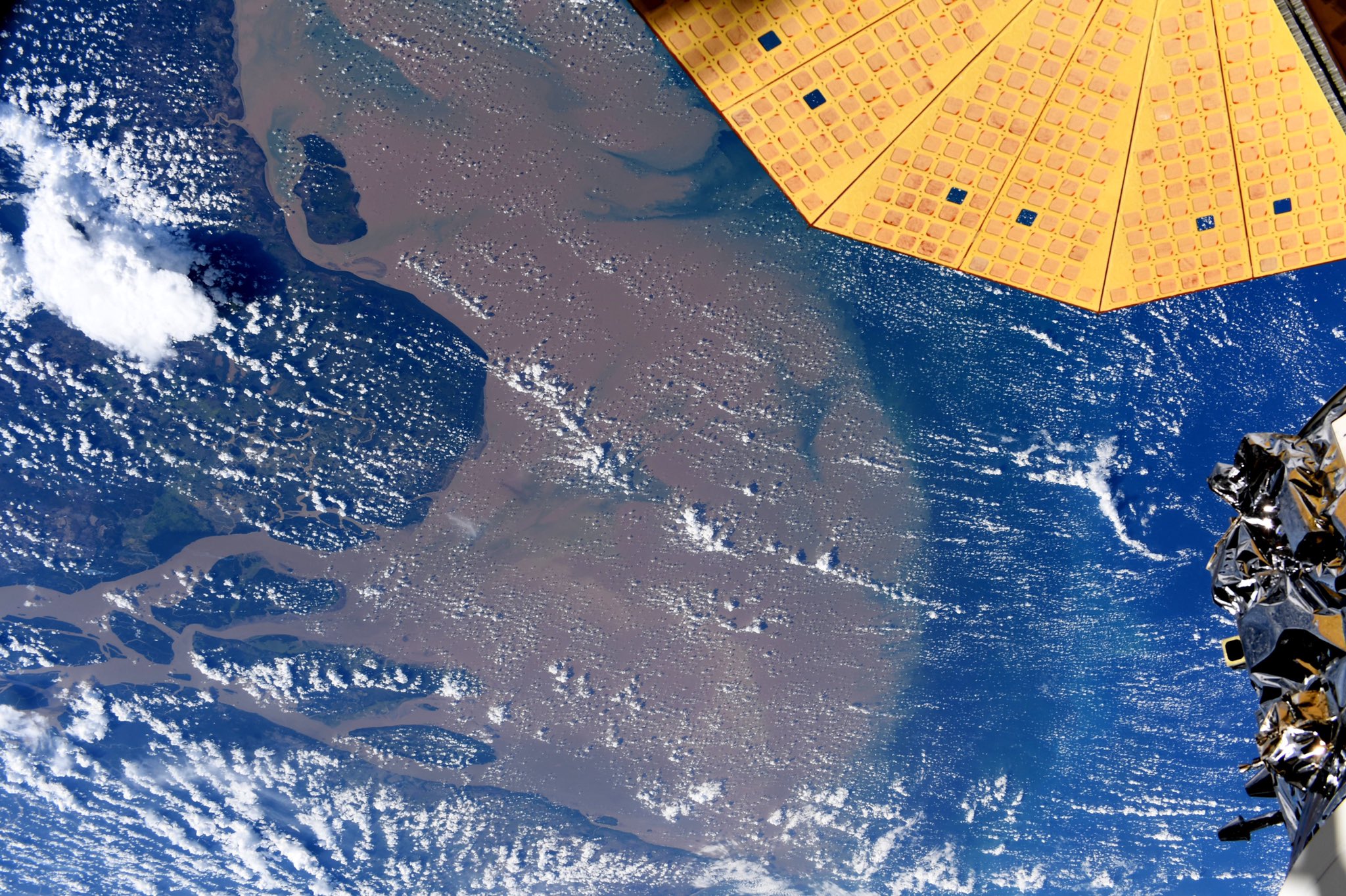 [:ja]【宇宙からの地球絶景】No.1200: アマゾン川の河口🇧🇷[:]