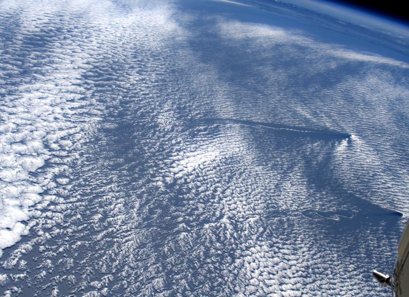 [:ja]【宇宙からの地球絶景】No.1215: 太平洋のカルマン渦🇨🇱[:]