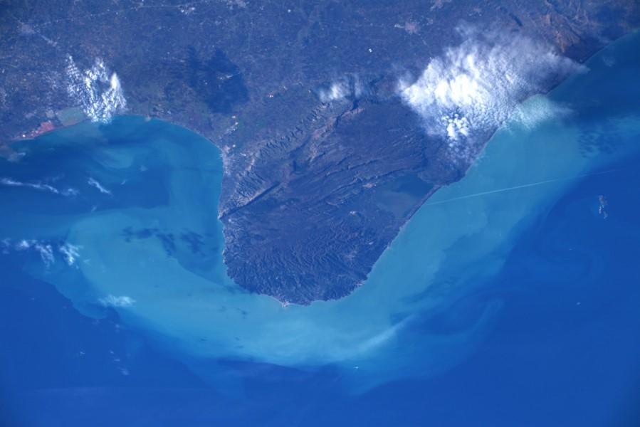 [:ja]【宇宙からの地球絶景】No.1228: マンフレドニア🇮🇹[:]