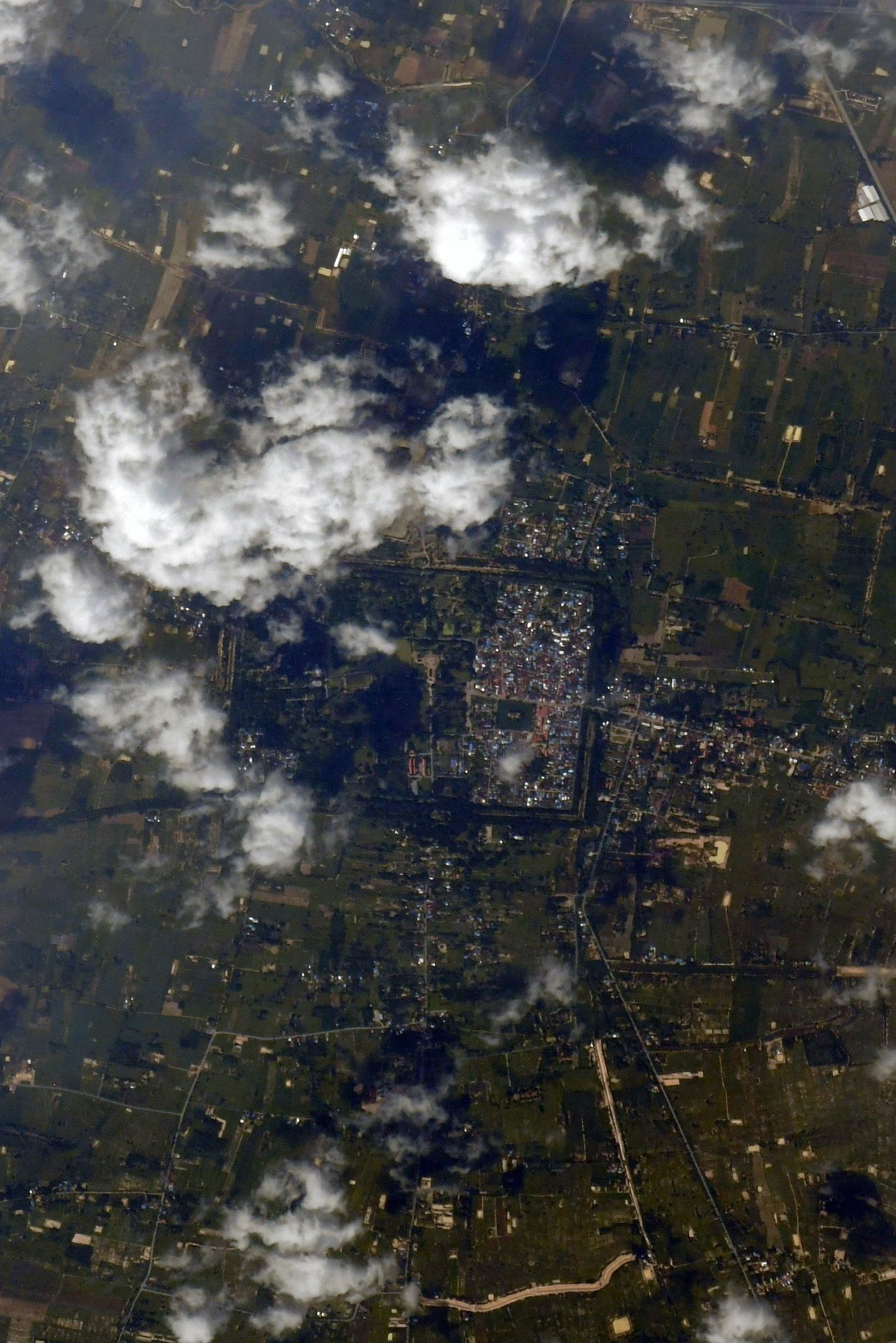 [:ja]【宇宙からの地球絶景】No.1221: タイのスコータイ歴史公園🇹🇭[:]