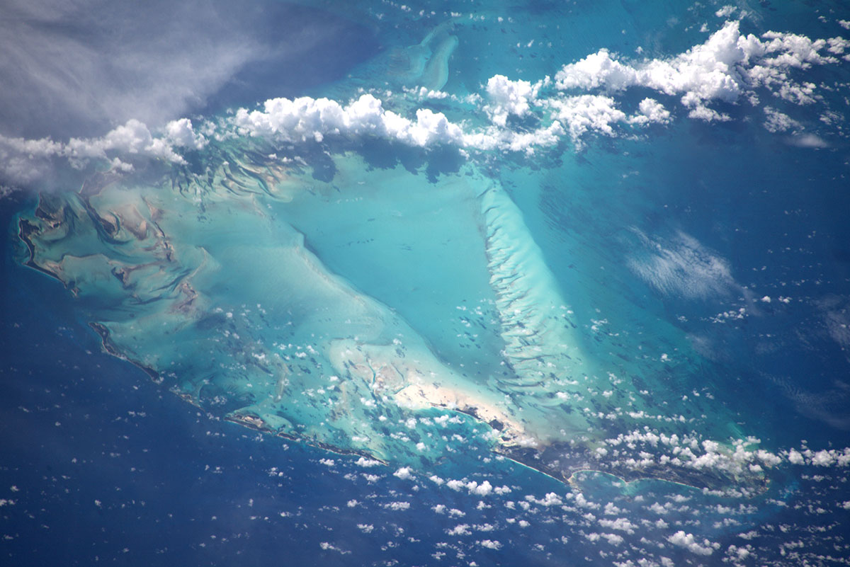 [:ja]【宇宙からの地球絶景】No.1239: カリブ海の青🇧🇸[:]