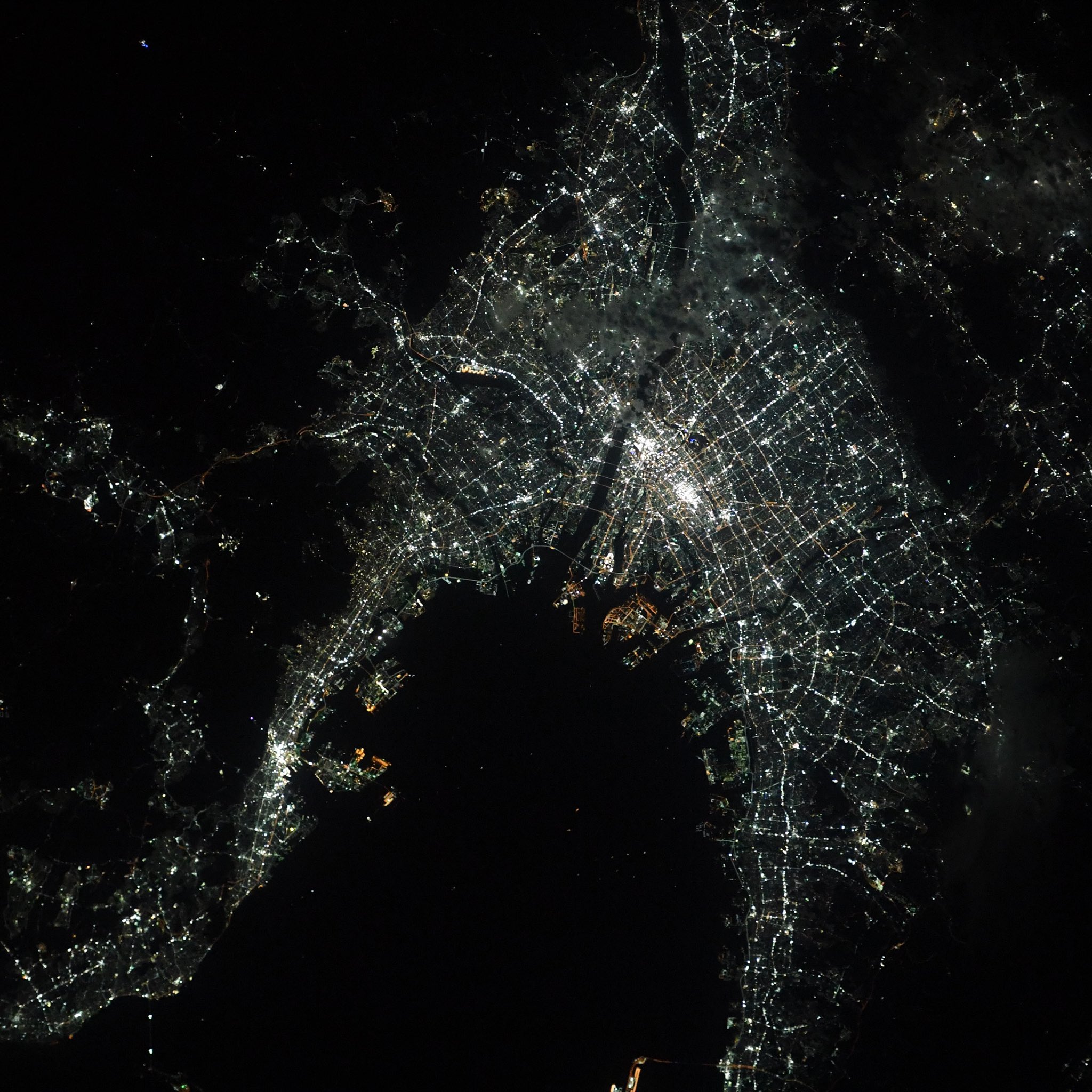 [:ja]【宇宙からの地球絶景】No.1272: 夜の大阪🇯🇵[:]