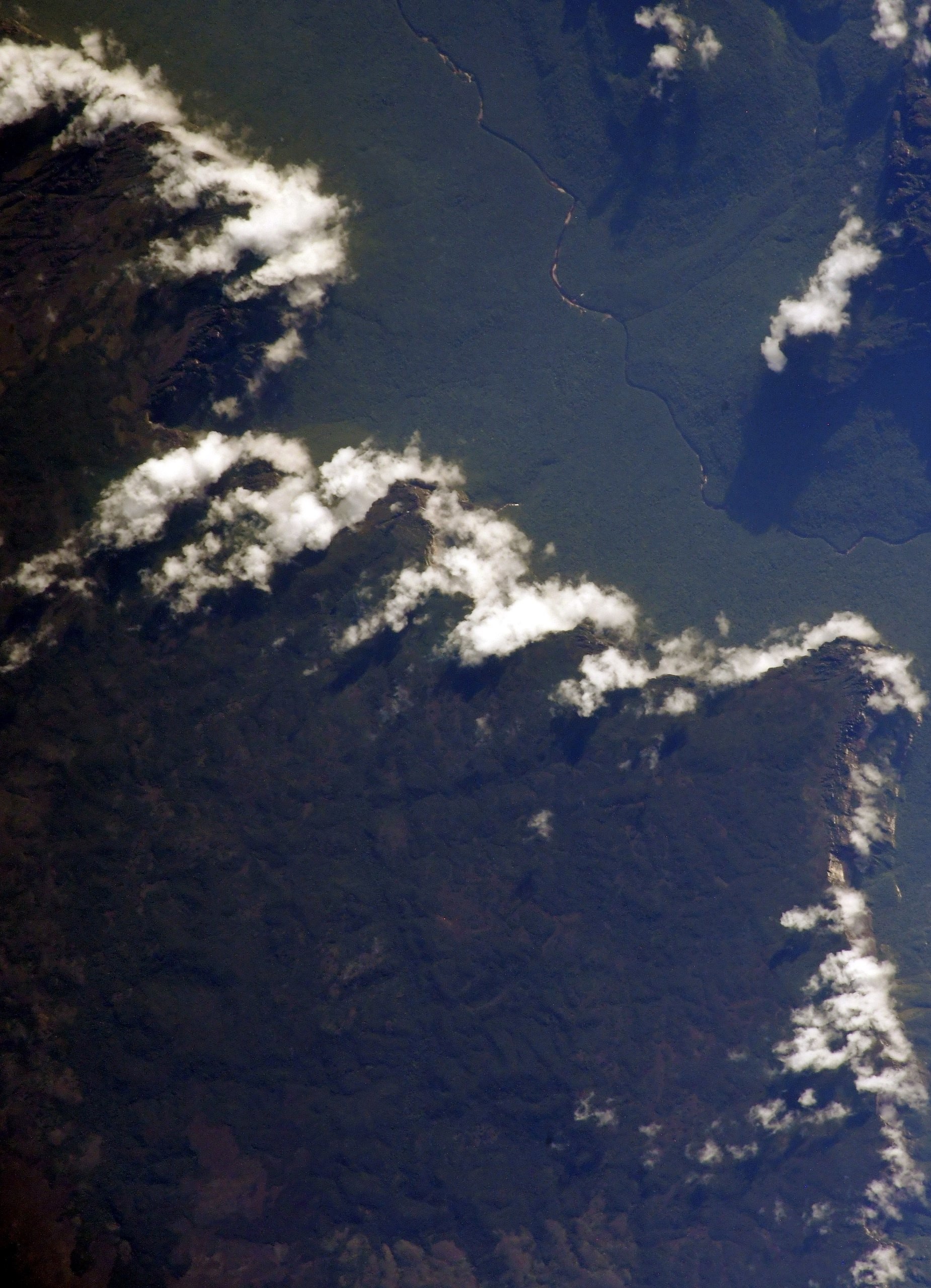 [:ja]【宇宙からの地球絶景】No.1294: ベネズエラのエンジェル滝🇻🇪[:]