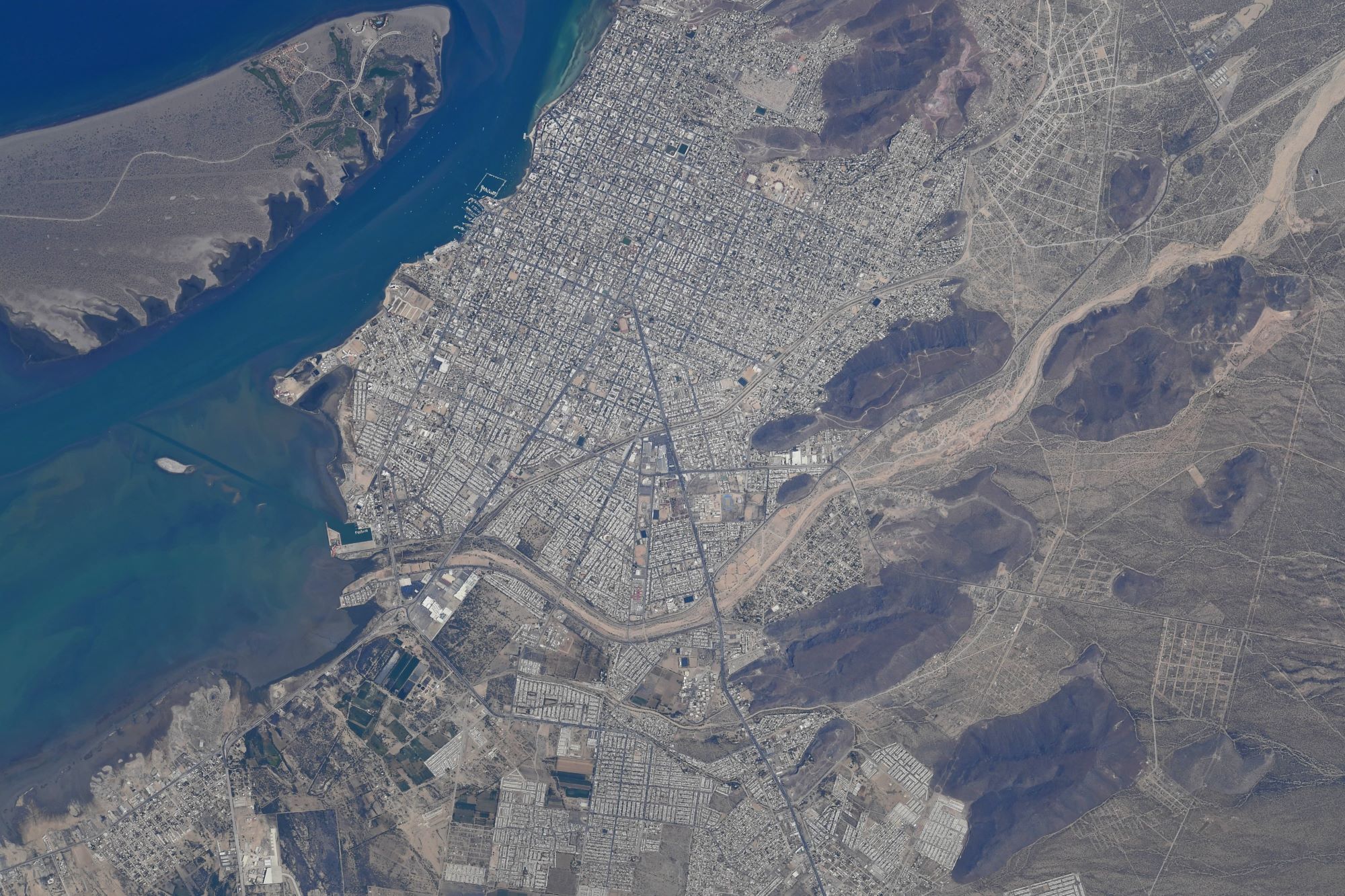 [:ja]【宇宙からの地球絶景】No.1285: メキシコのラ・パス🇲🇽[:]