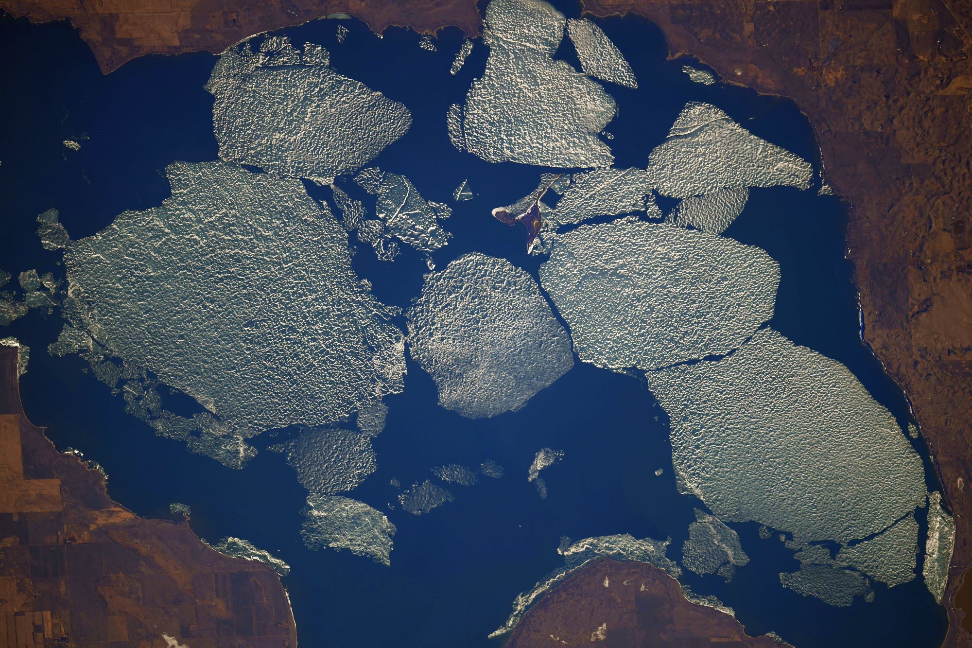 [:ja]【宇宙からの地球絶景】No.1287: カナダのオールドウィブス湖🇨🇦[:]