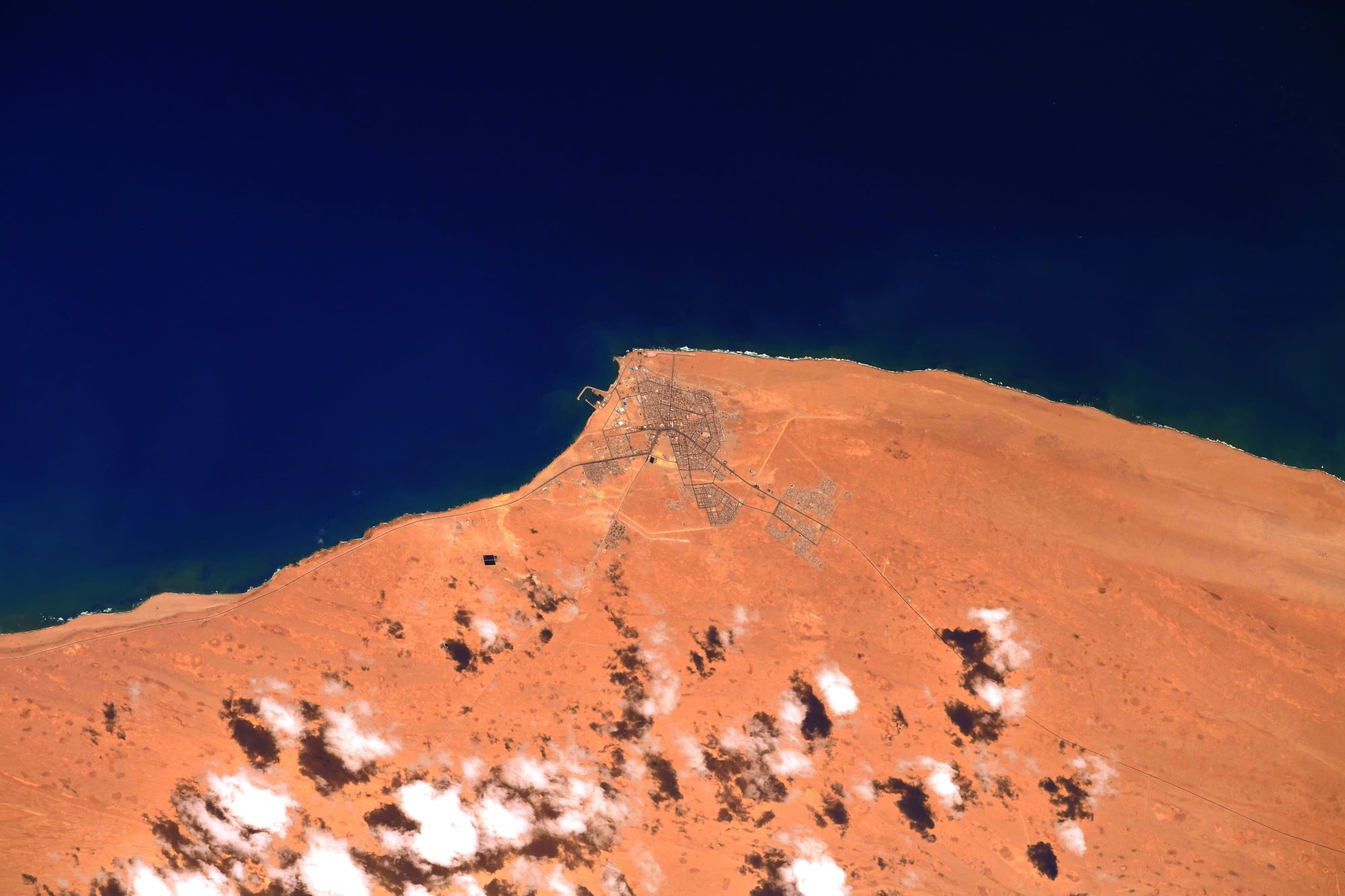 [:ja]【宇宙からの地球絶景】No.1289: 西サハラのブーダー🇪🇭[:]