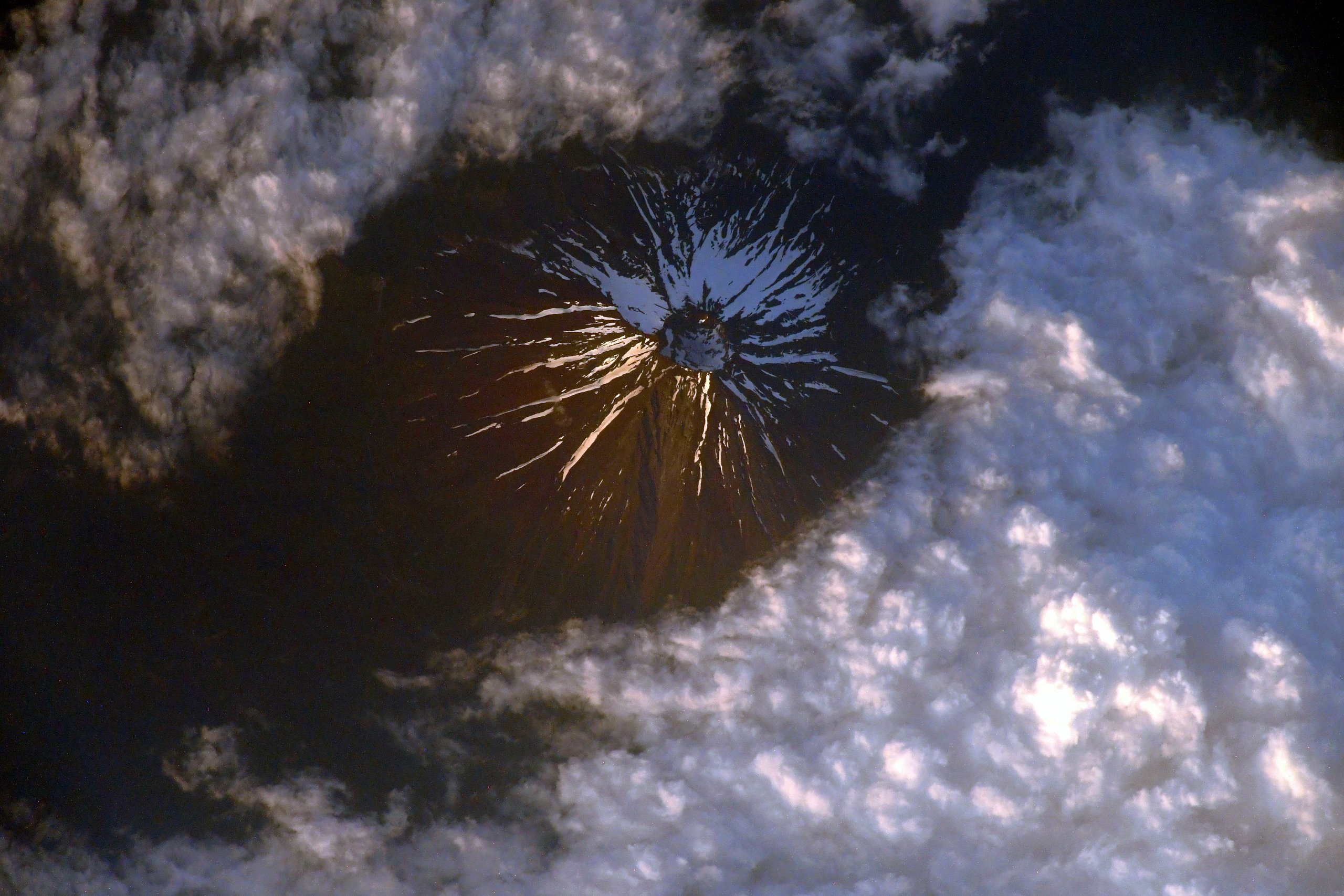 [:ja]【宇宙からの地球絶景】No.1337: 夏の富士山🇯🇵[:]