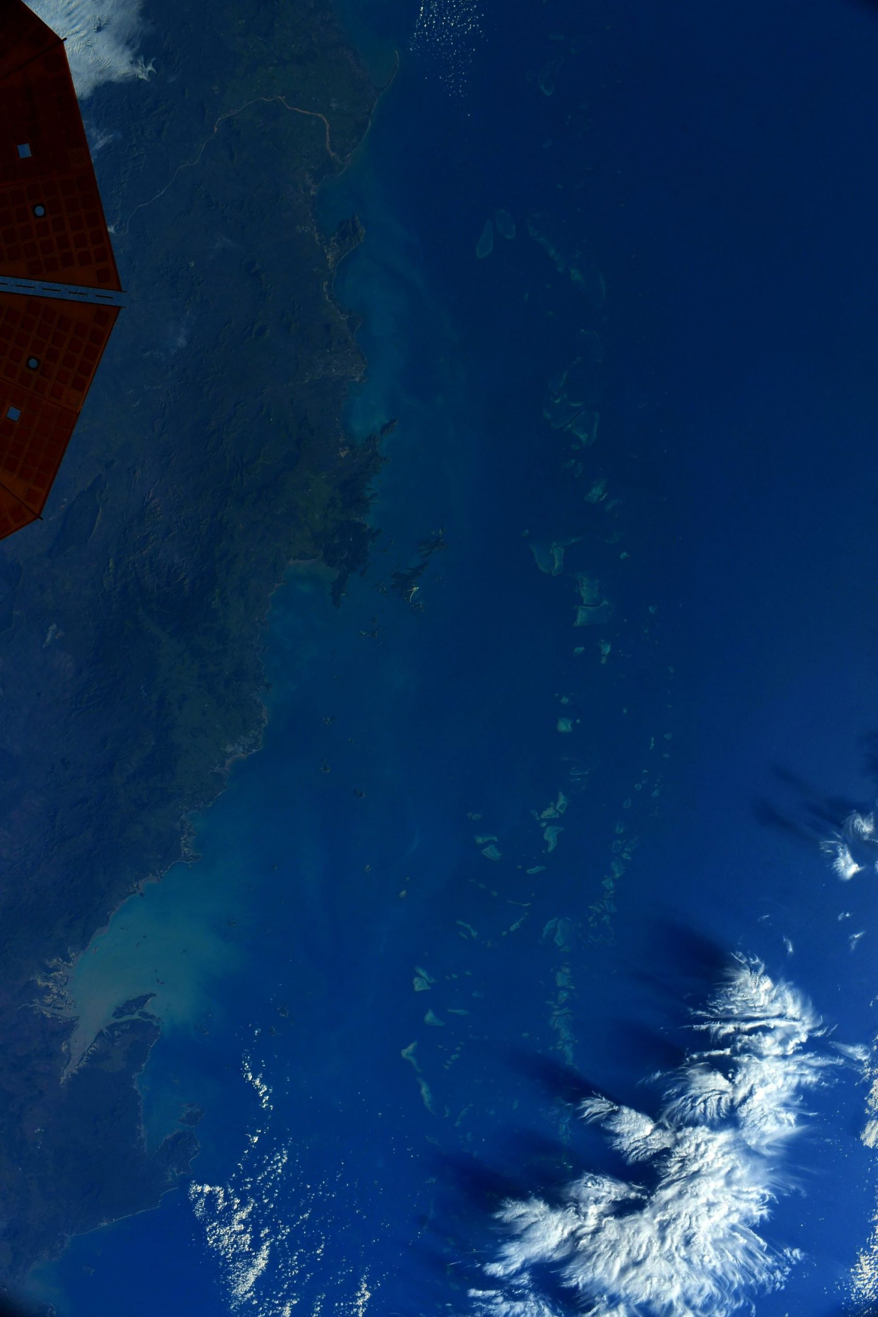 [:ja]【宇宙からの地球絶景】No.1345: グレートバリアリーフ🇦🇺[:]