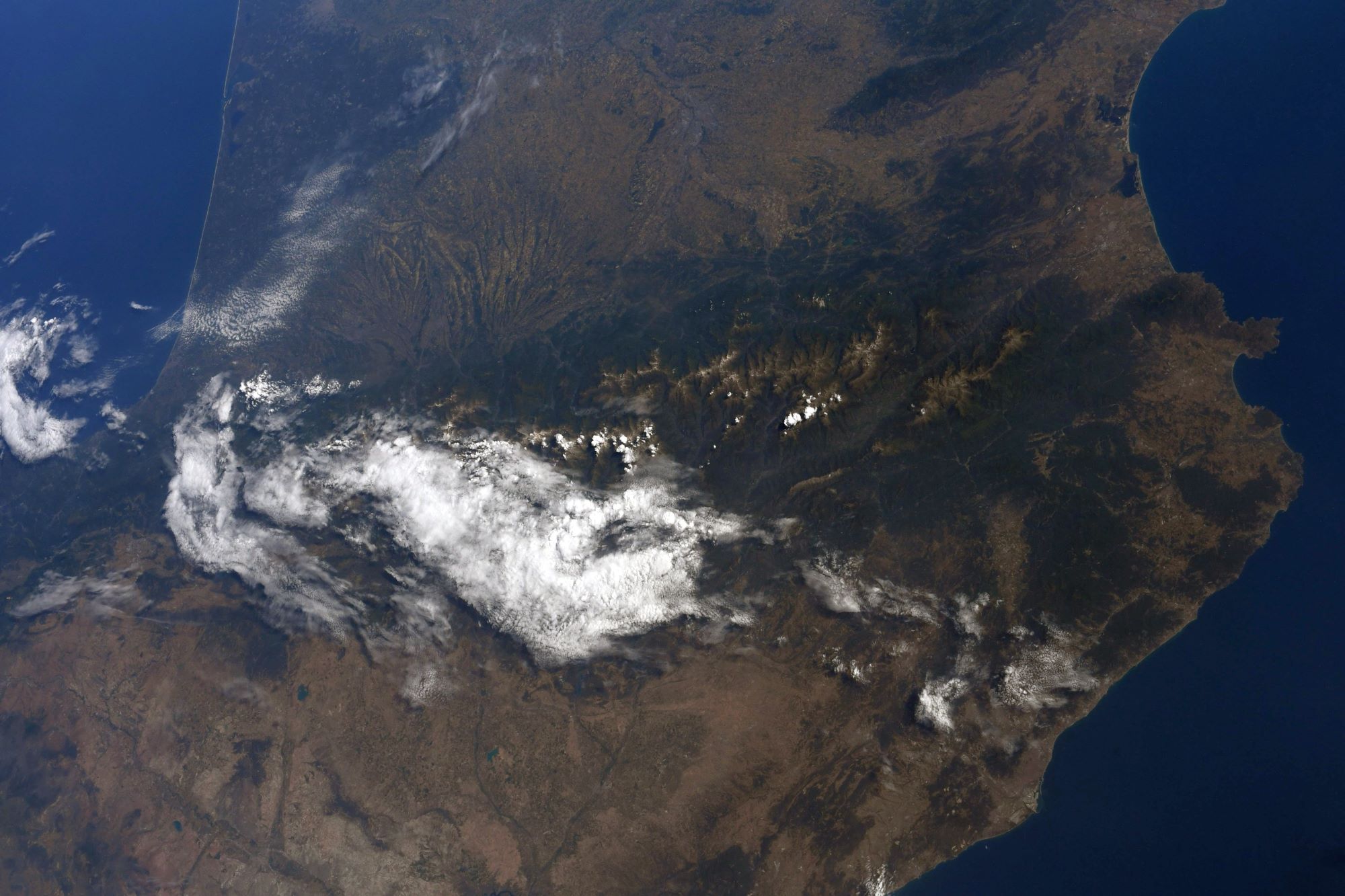 [:ja]【宇宙からの地球絶景】No.1358: ピレネー山脈🇫🇷🇪🇸🇦🇩[:]