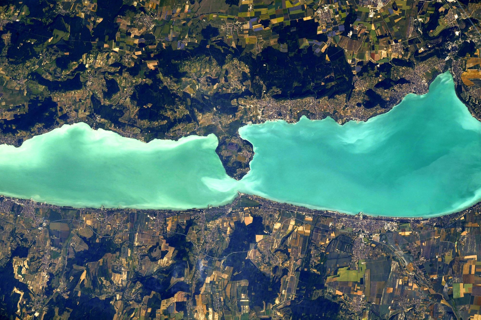 [:ja]【宇宙からの地球絶景】No.1377: ハンガリーのバラトン湖🇭🇺[:]